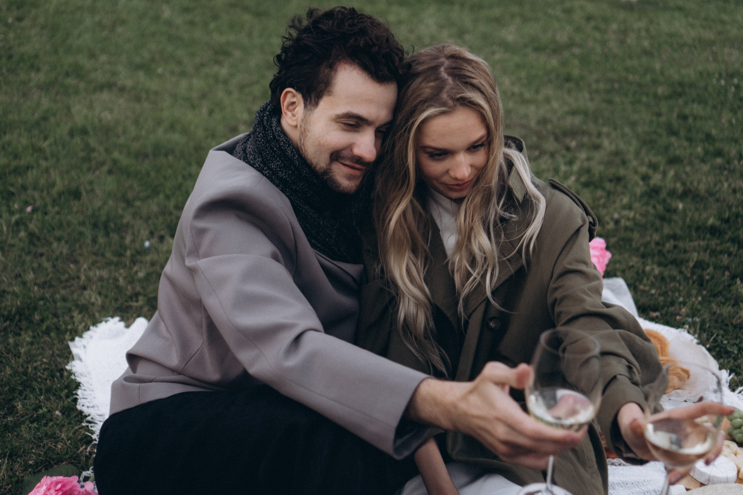 СВАДЕБНАЯ СЬЕМКА ПАРЫ НА РАССВЕТЕ В БЕЛЫЕ НОЧИ И ПРОГУЛКА С РАЗВОДНЫМИ МОСТАМИ И ПИКНИК ВОЗЛЕ ИСАКИЕВСКОГО СОБОРА. Профессиональный фотограф, Санкт-Петербург — Виктория Богомолова