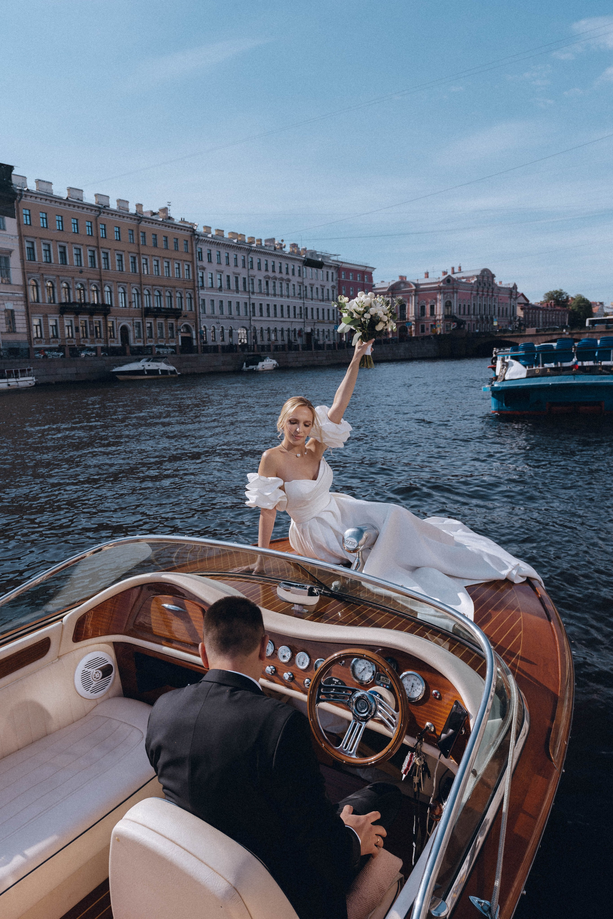 СВАДЕНБНАЯ СЬЕМКА НА КАТЕРЕ ПО КАНАЛАМ САНКТ-ПЕТЕРБУРГА И В АКВАТОРИИ НЕВЫ. Профессиональный фотограф, Санкт-Петербург — Виктория Богомолова