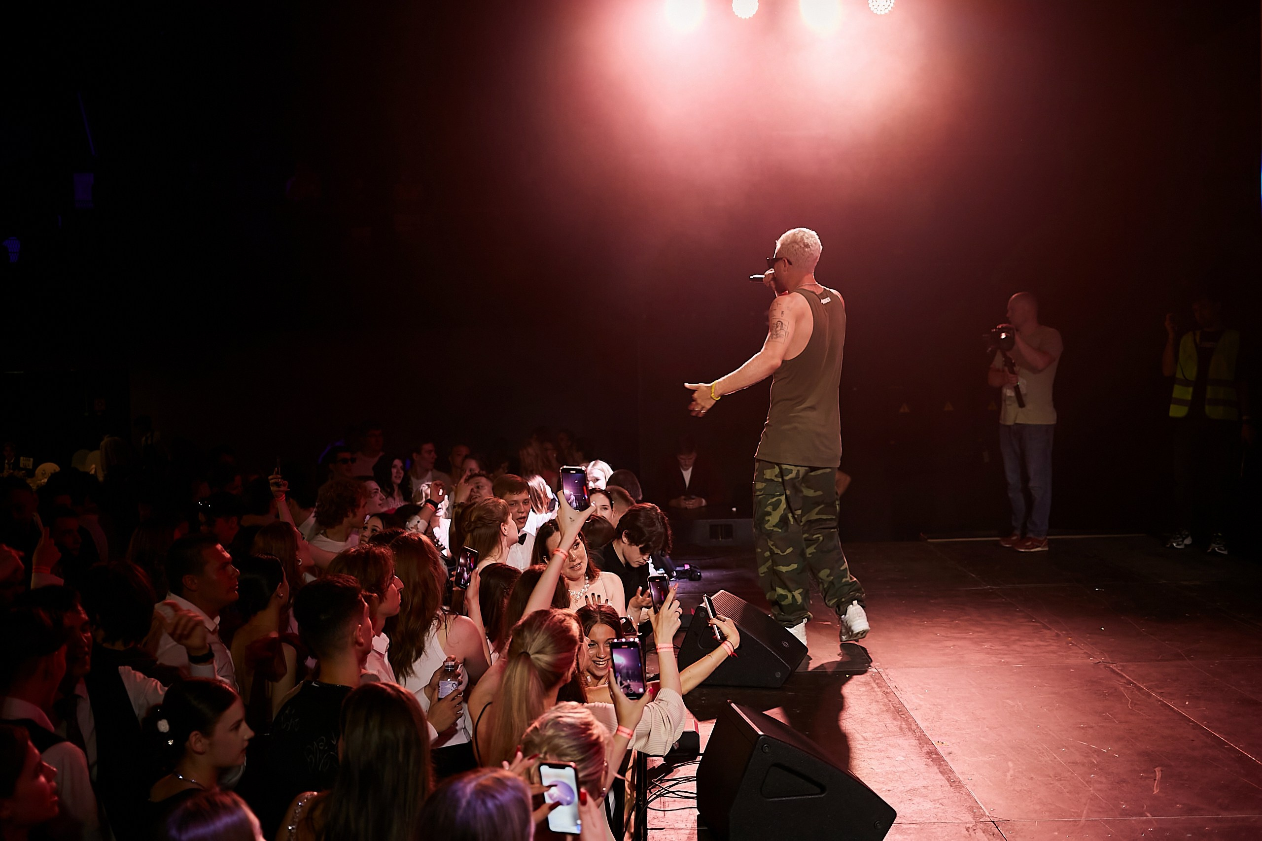 Выпускной 2024 концертный зал Академия ВТБ. Фотограф и Видеограф в Москве. Олег Корушев