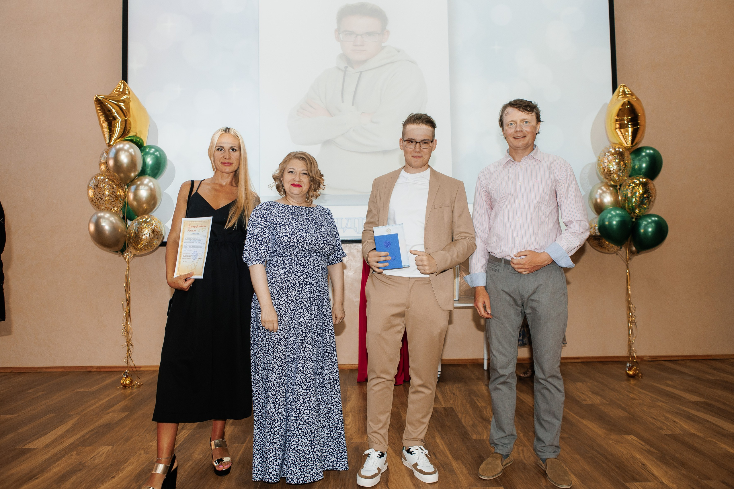 Выпускной Гимназия 12 2024 г. Свадебный и портретный Фотограф в Липецке Дмитрий Котюков