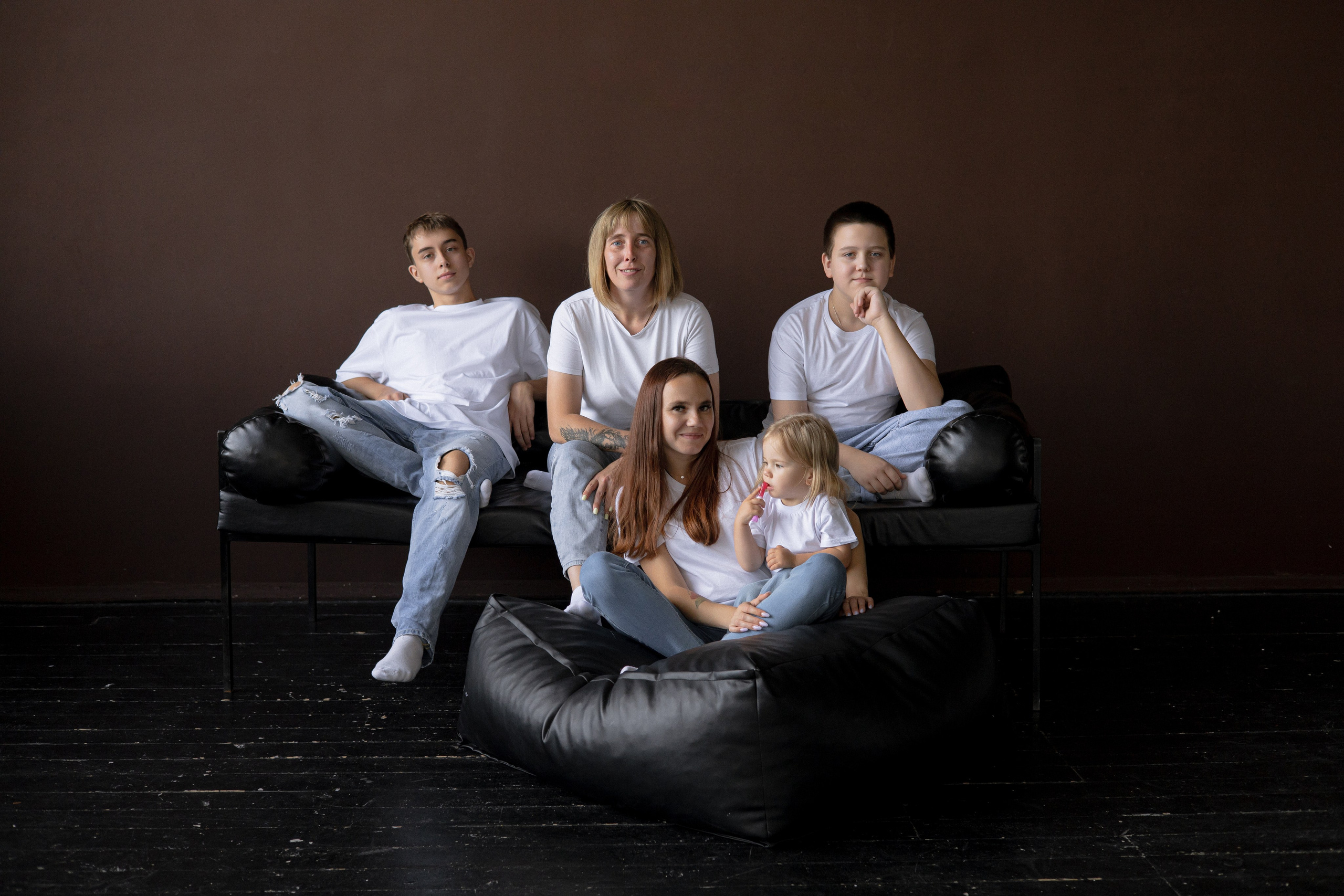 Настя и Таня с любимками. Свадебный и семейный фотограф в Магнитогорске Катя Буряк