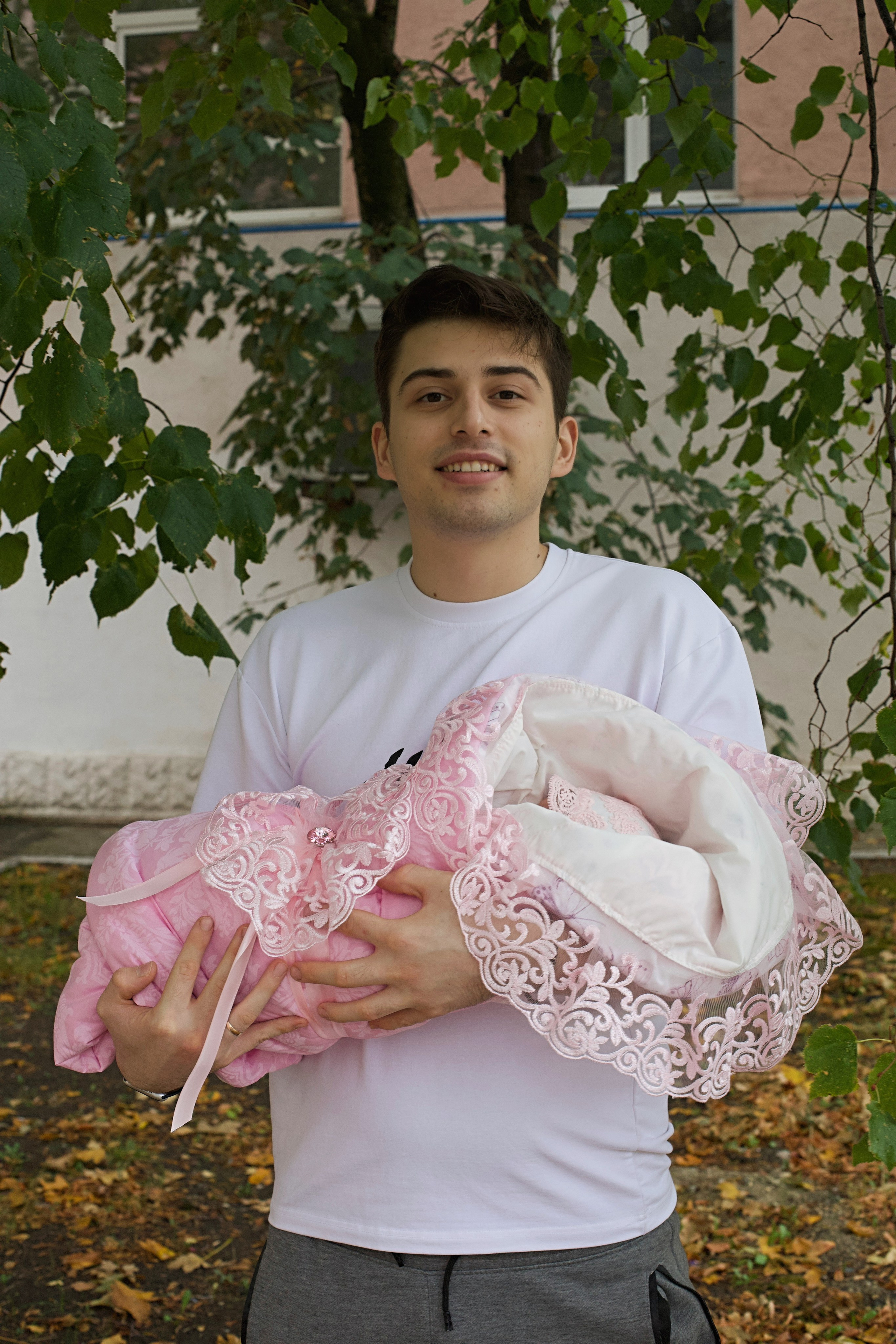 Выписка Аня и Давид. Репортажный фотограф Анапа