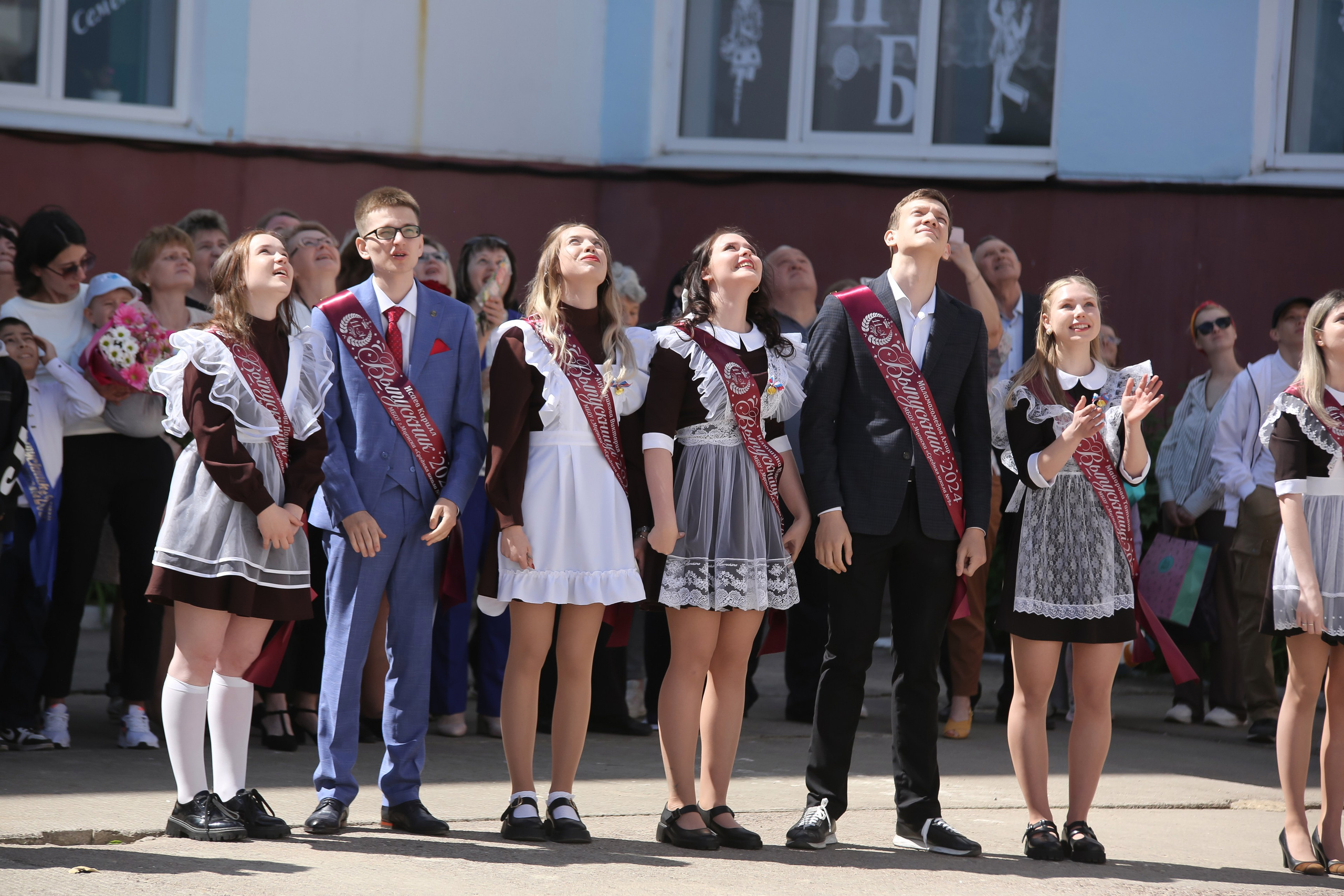 ЛИНЕЙКА «ПОСЛЕДНИЙ ЗВОНОК» 9 ШКОЛА 2024 г МЦЕНСК. ТВОЙ АЛЬБОМ / ТВОИ ПРАВИЛА