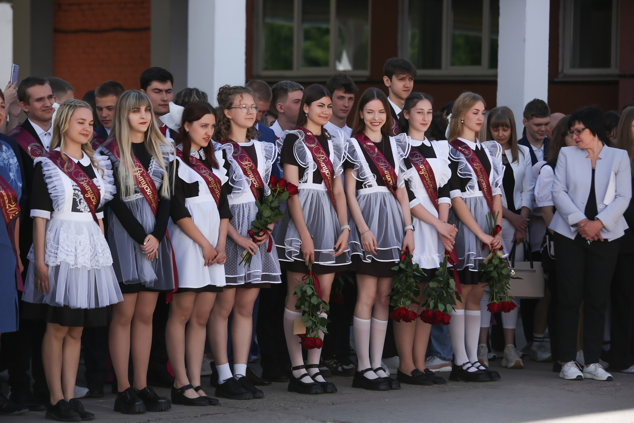 ЛИНЕЙКА «ПОСЛЕДНИЙ ЗВОНОК» 9 ШКОЛА 2024 г МЦЕНСК. ТВОЙ АЛЬБОМ / ТВОИ ПРАВИЛА