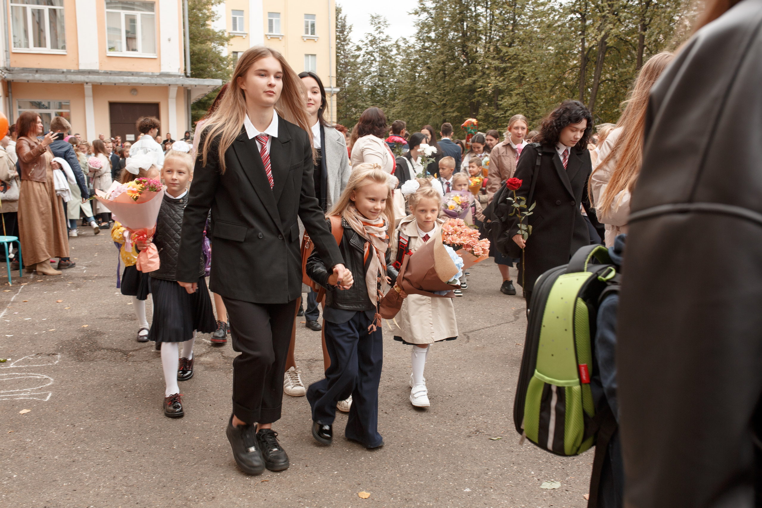 Линейка 1 сентября. Семейный и детский фотограф в Ярославле