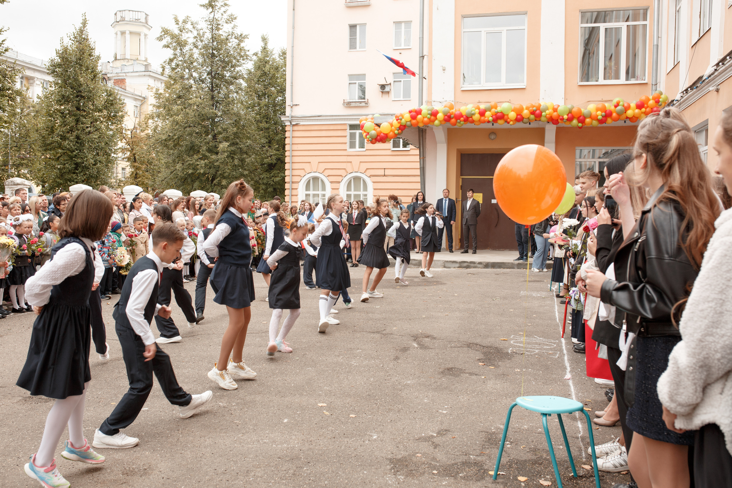 Линейка 1 сентября. Семейный и детский фотограф в Ярославле