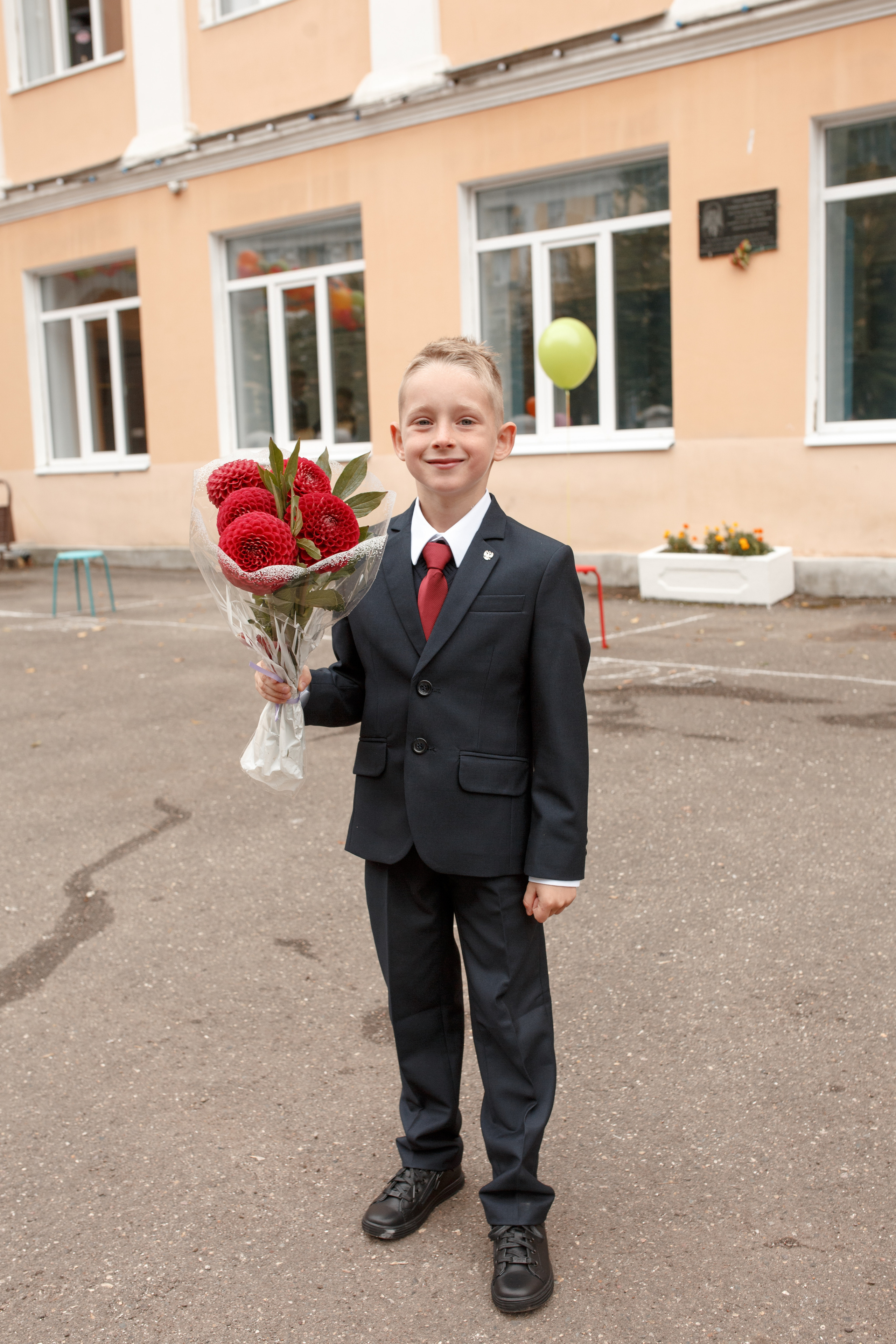 Линейка 1 сентября. Семейный и детский фотограф в Ярославле