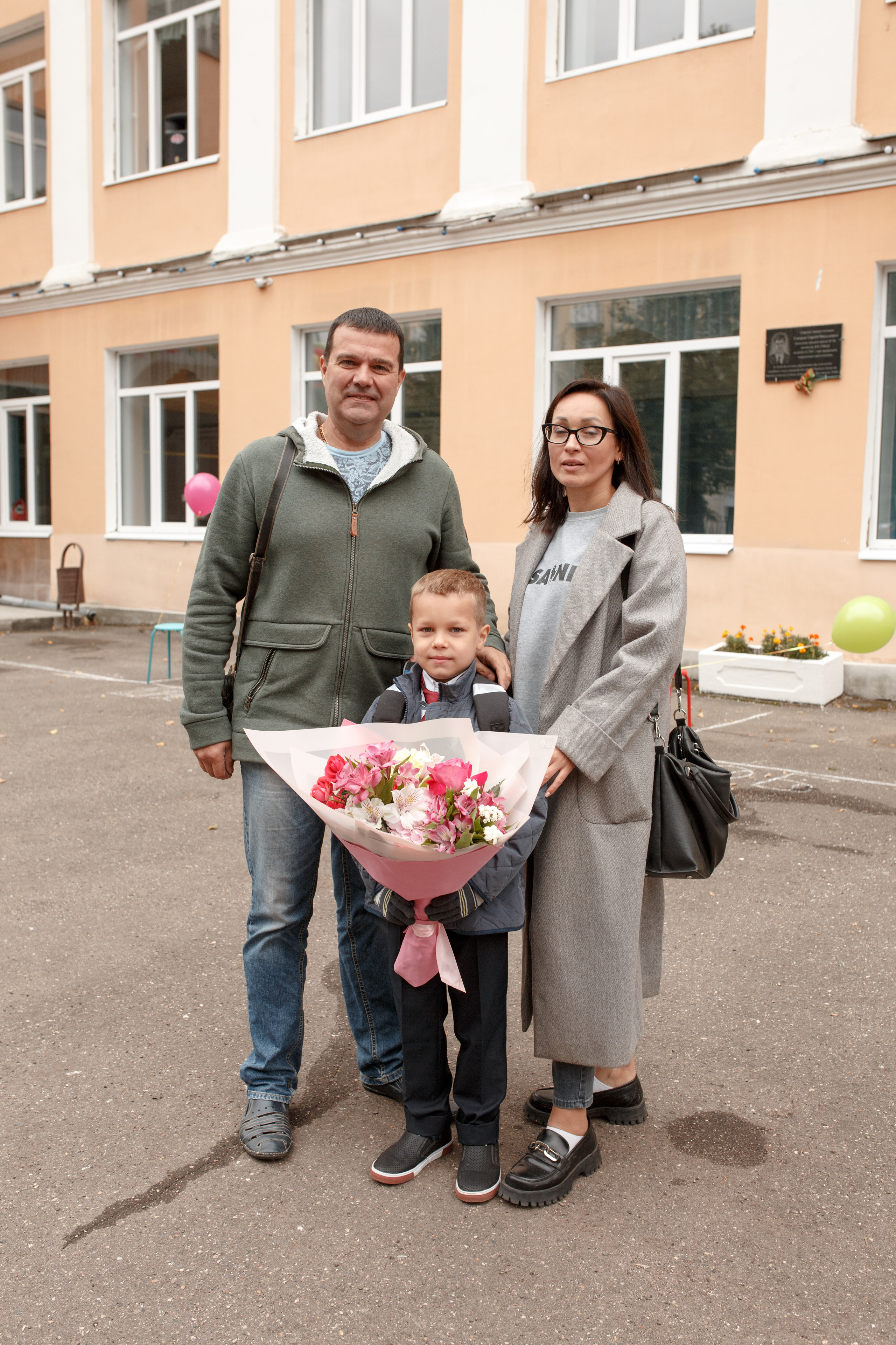 Линейка 1 сентября. Семейный и детский фотограф в Ярославле