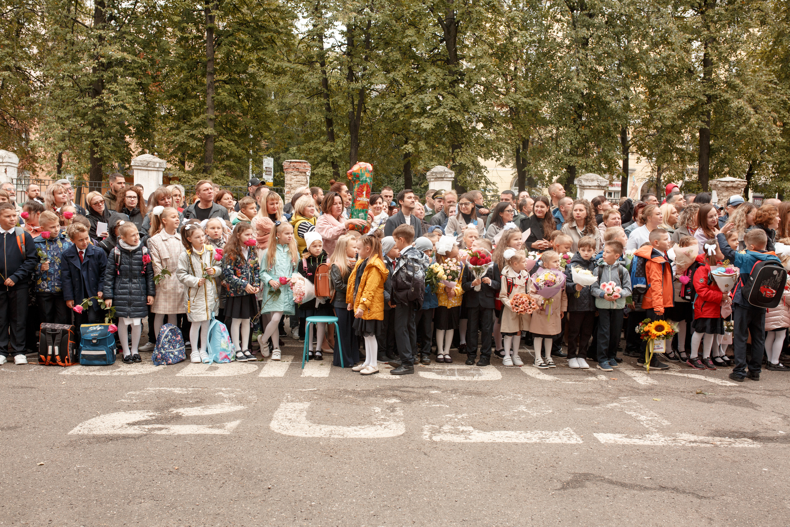 Линейка 1 сентября. Семейный и детский фотограф в Ярославле