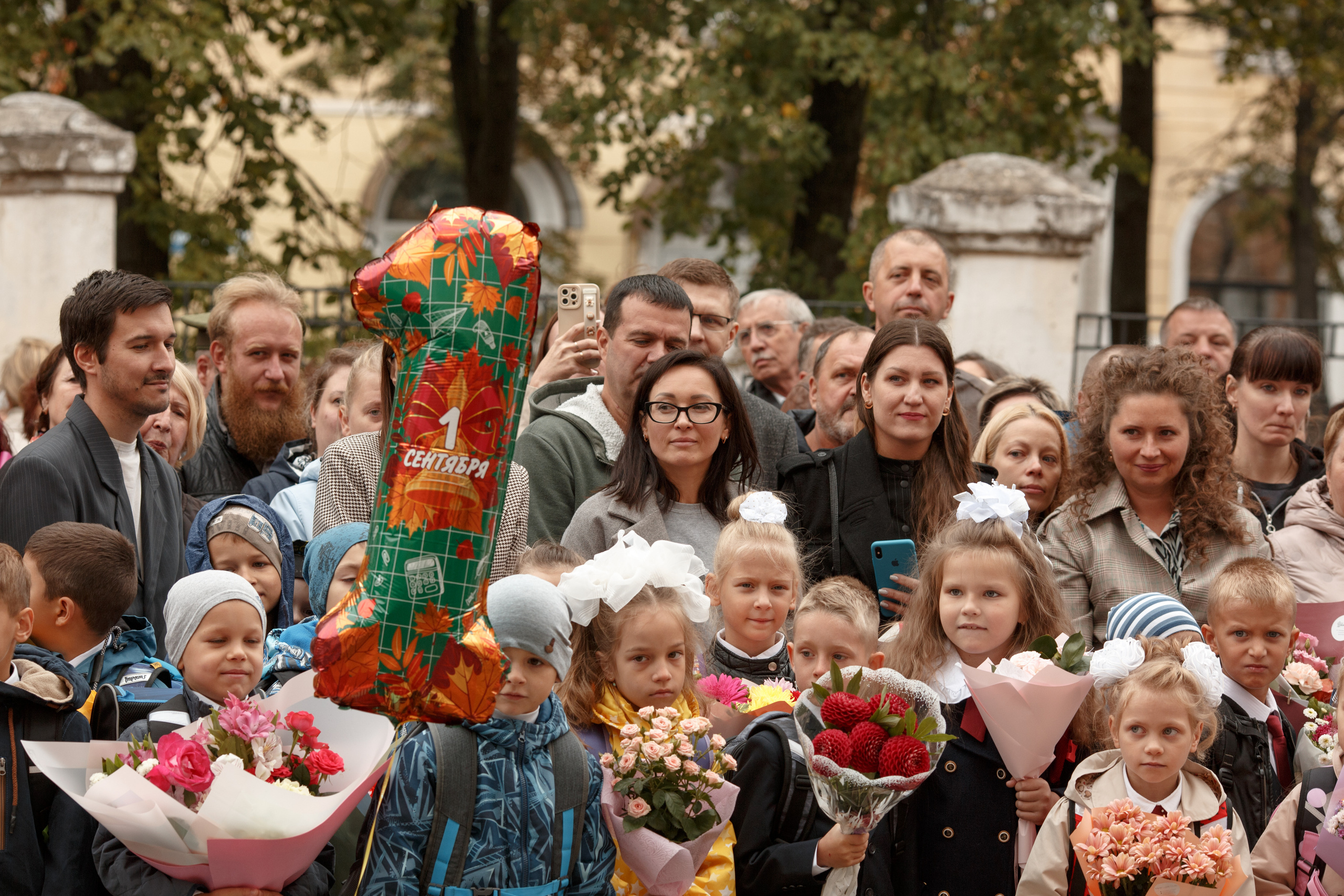 Линейка 1 сентября. Семейный и детский фотограф в Ярославле