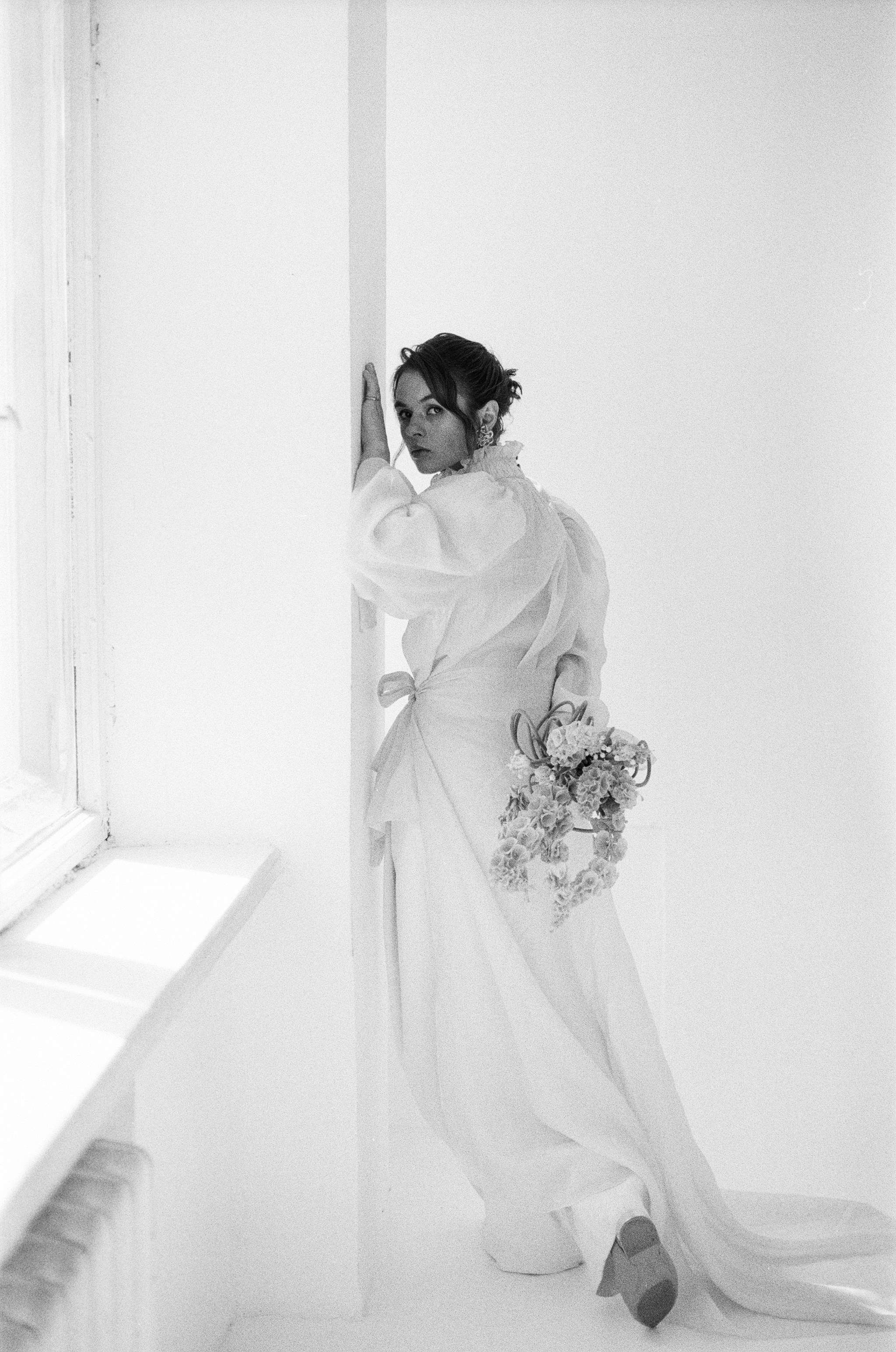 Анастасия и цветы. Свадебный и фэшн фотограф в Москве и Санкт-Петербурге