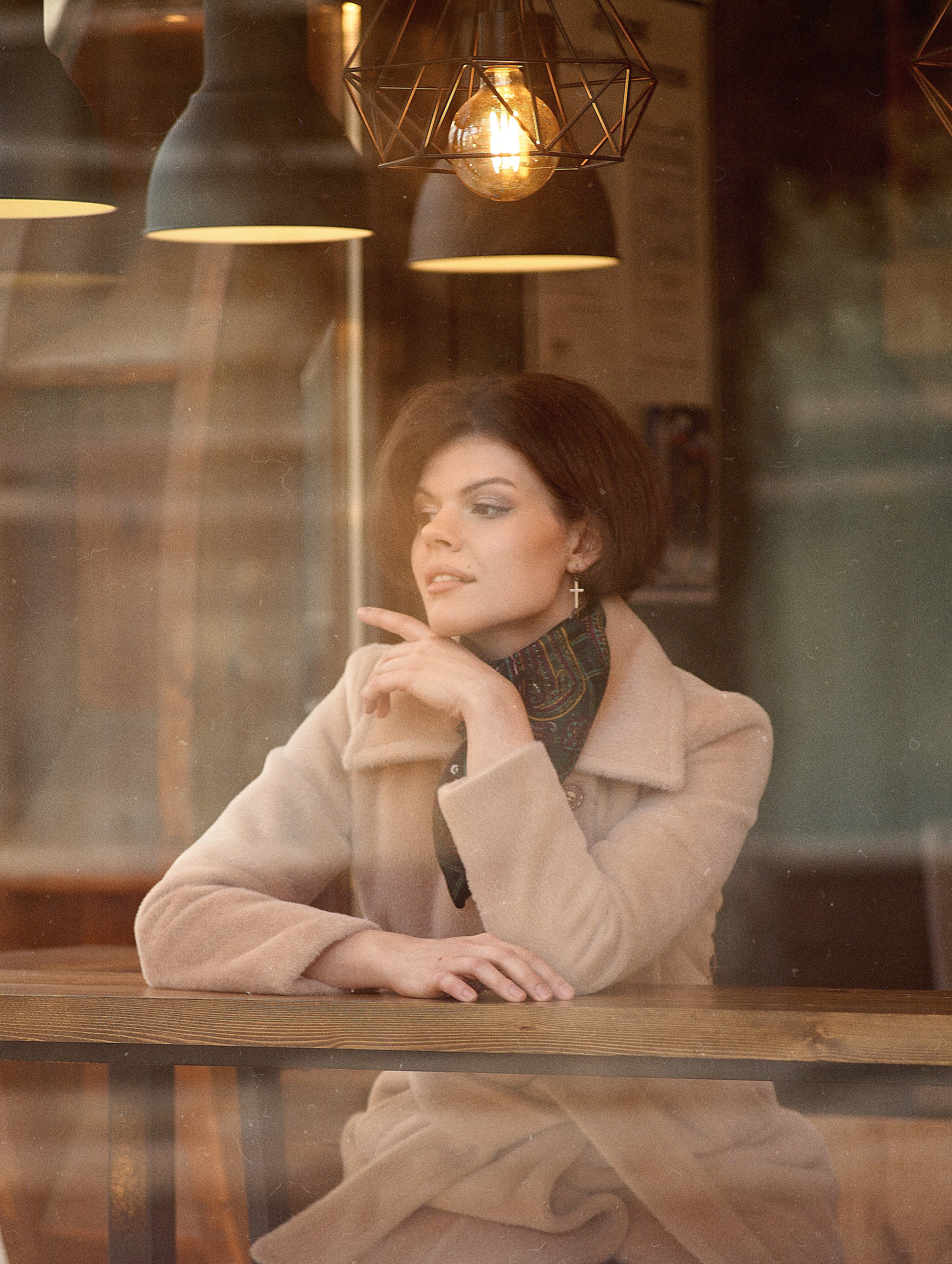 НЕЗНАКОМКА В КАФЕ. Студийный, семейный, свадебный, фэшн и ню фотограф в Астрахани, производство выпускных альбомов. Руслан Кондрашин