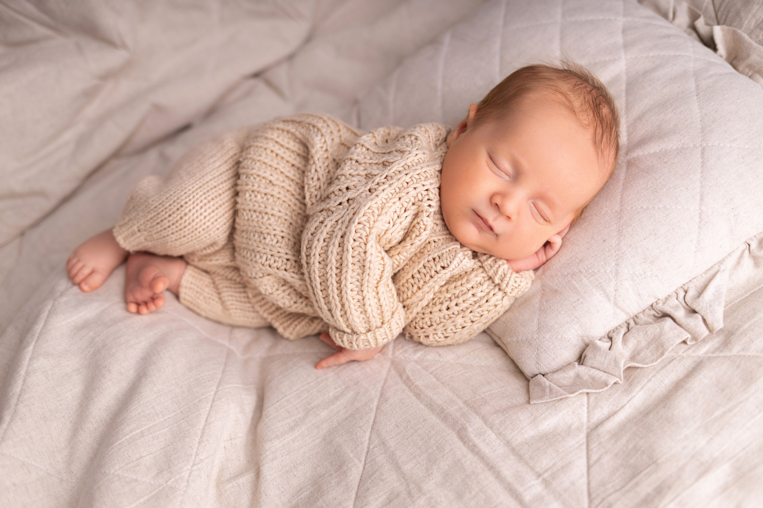 Newborn съемка в стиле Лайф. Фотограф новорожденных малышей в Омске и Омской области Эльвира Камаева