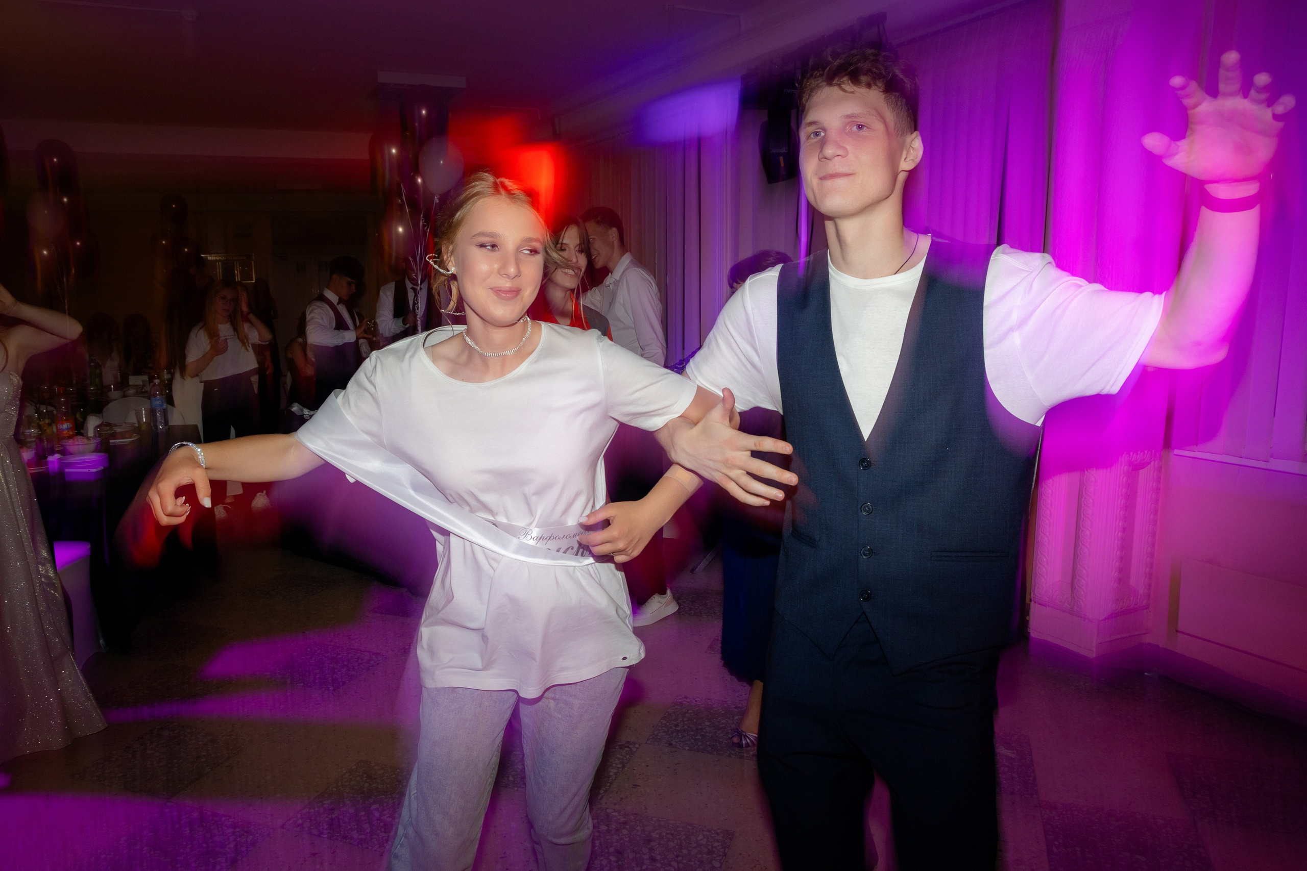 Школьный выпускной 2024 год в Соколе (Минск). Свадебный фотограф в Минске/Беларуси Сергей Спиридонов