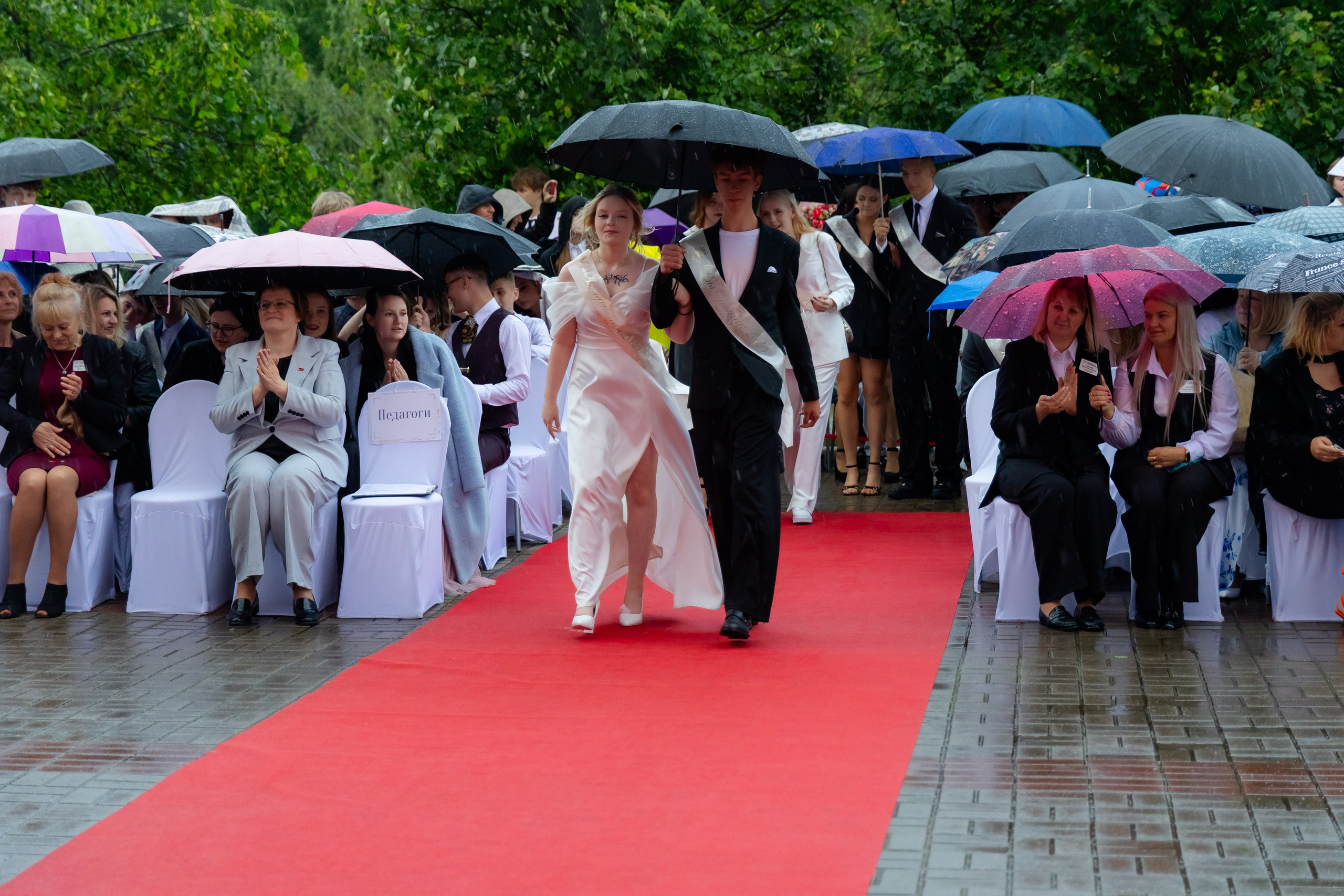 Школьный выпускной 2025 год в Минске, Беларуси. Свадебный фотограф в Минске/Беларуси Сергей Спиридонов