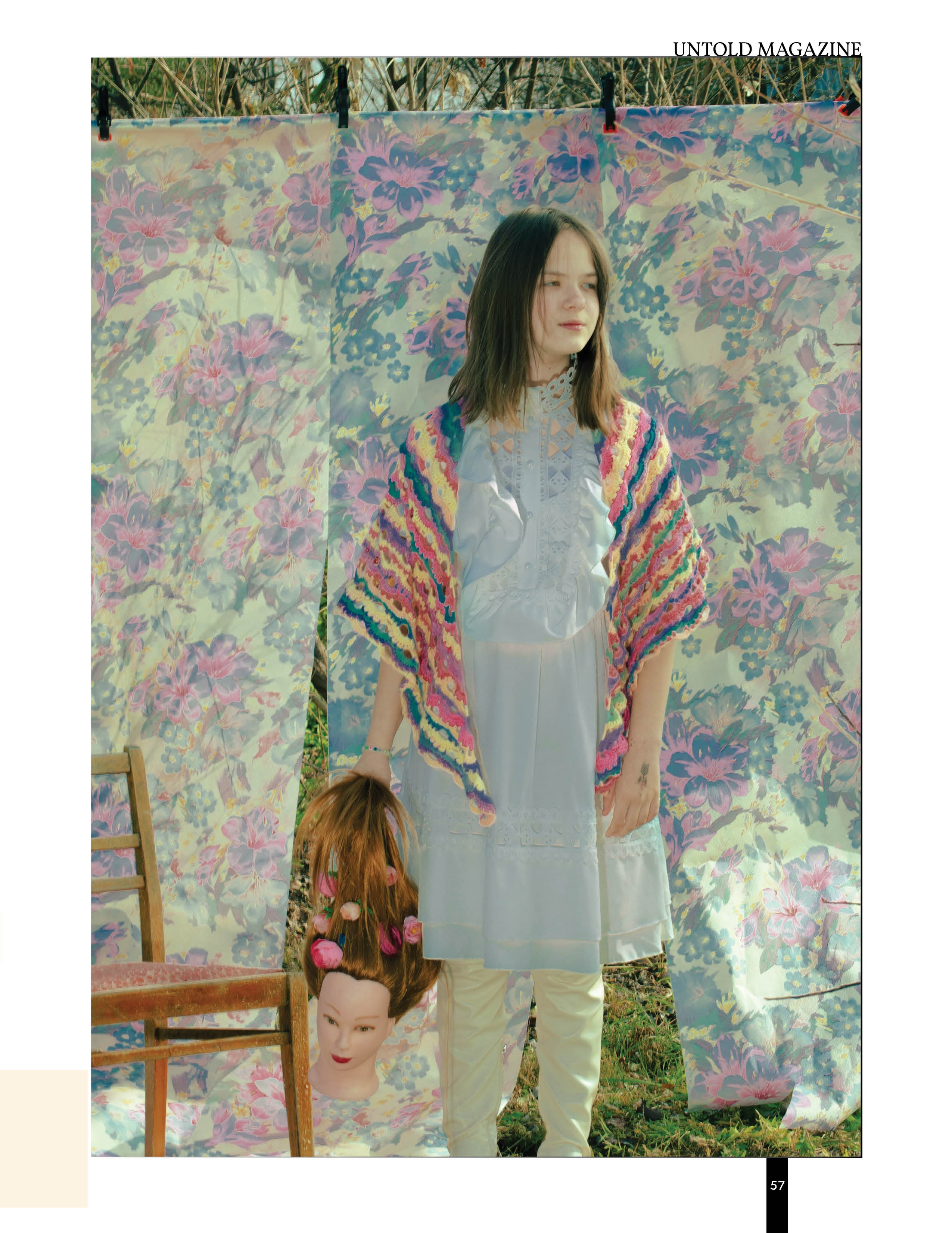 фотограф, фотосессия, фотосессия для подростка, женская фотосессия, Хабаровск, манекен, цветы, белое платье, девочка, принцесса, портретный фотограф, съемка на улице, фотосессия на улице, вязаный платок, высокие сапоги, подросток, фото проект, съемка, женский фотограф