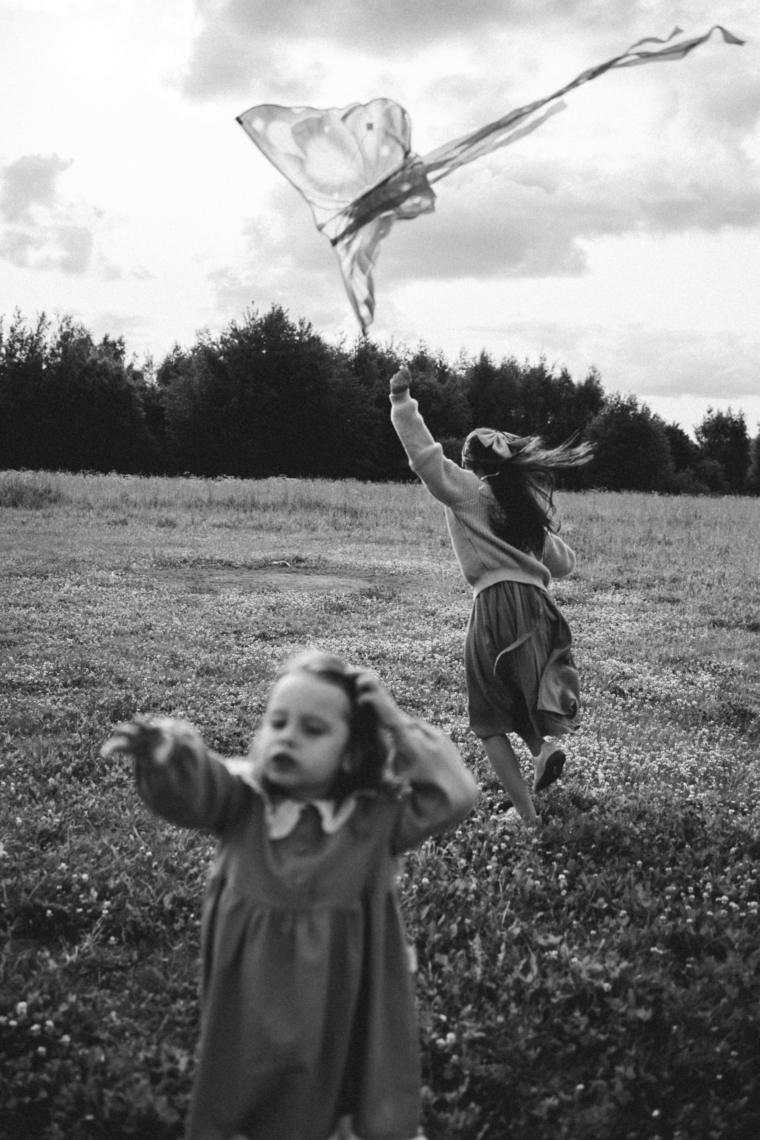 Анна, Марчелло, Настенька и Влада в поле. Фотограф Москва Светлана Кирюшина