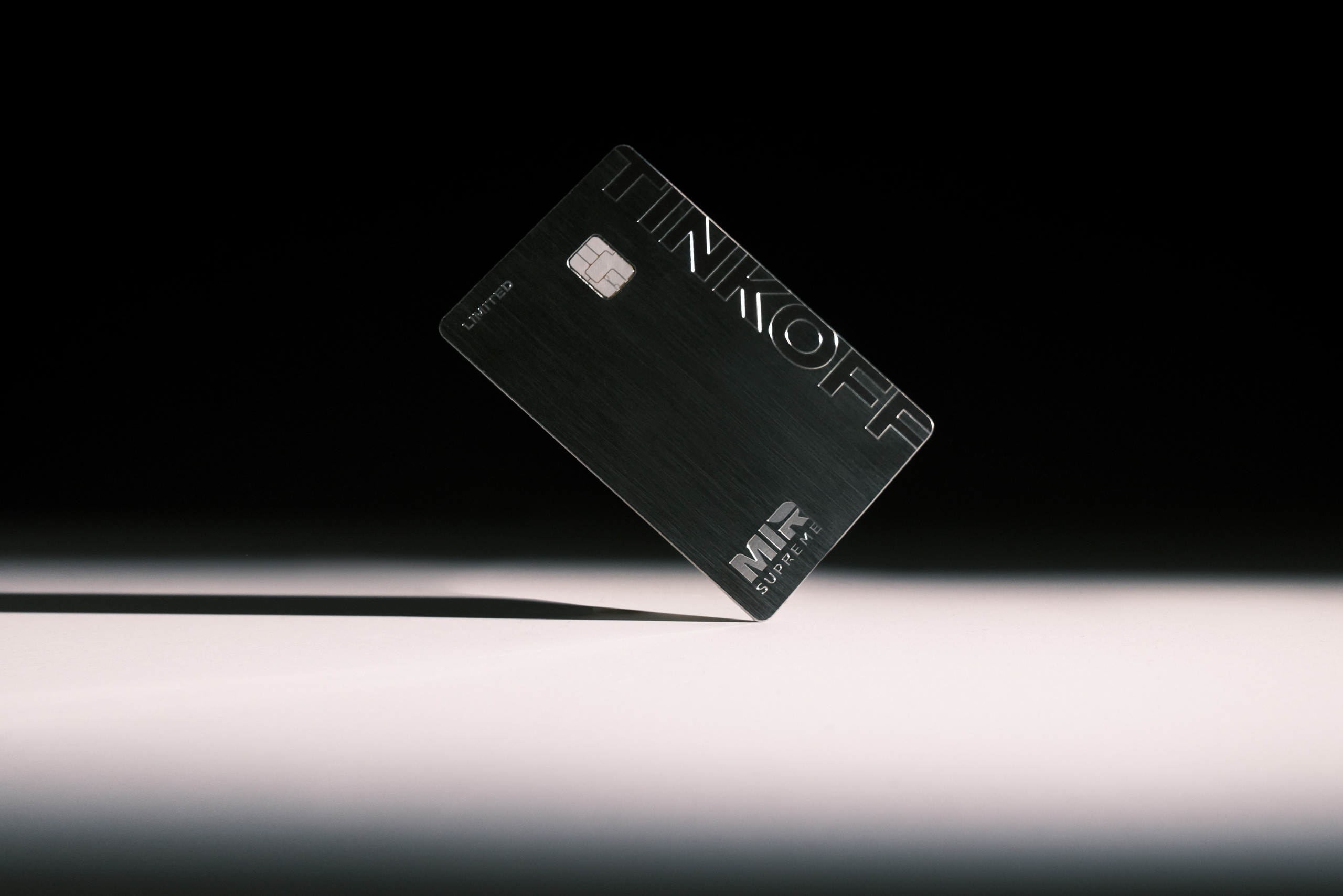 Tinkoff. Креативный продюсер / сет—дизайнер