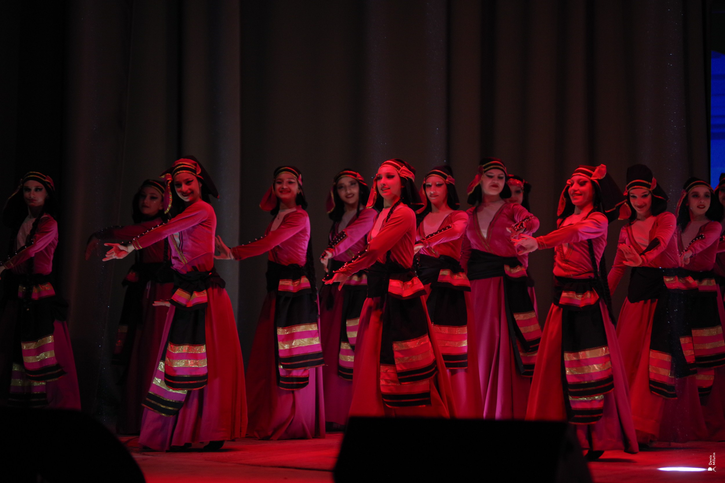 Танцы в Хоби. Портретный фотограф Денис Милютин