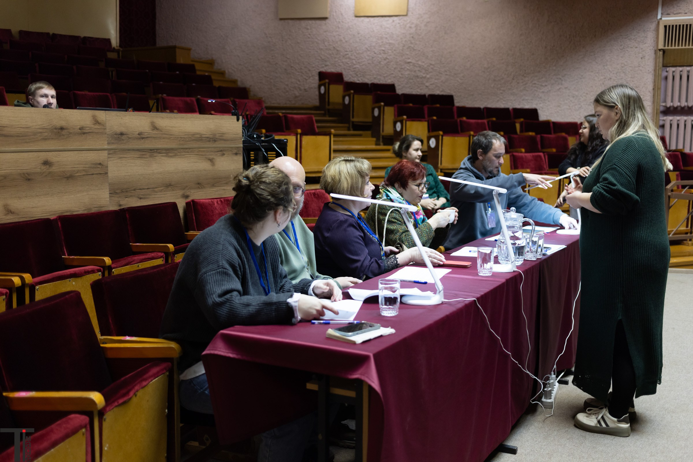 Театральная Вятка 2025. Имидж Технологии — репортажная фотография в Кирове Кировской области. Производство сувенирных магнитов, заливных этикеток и значков