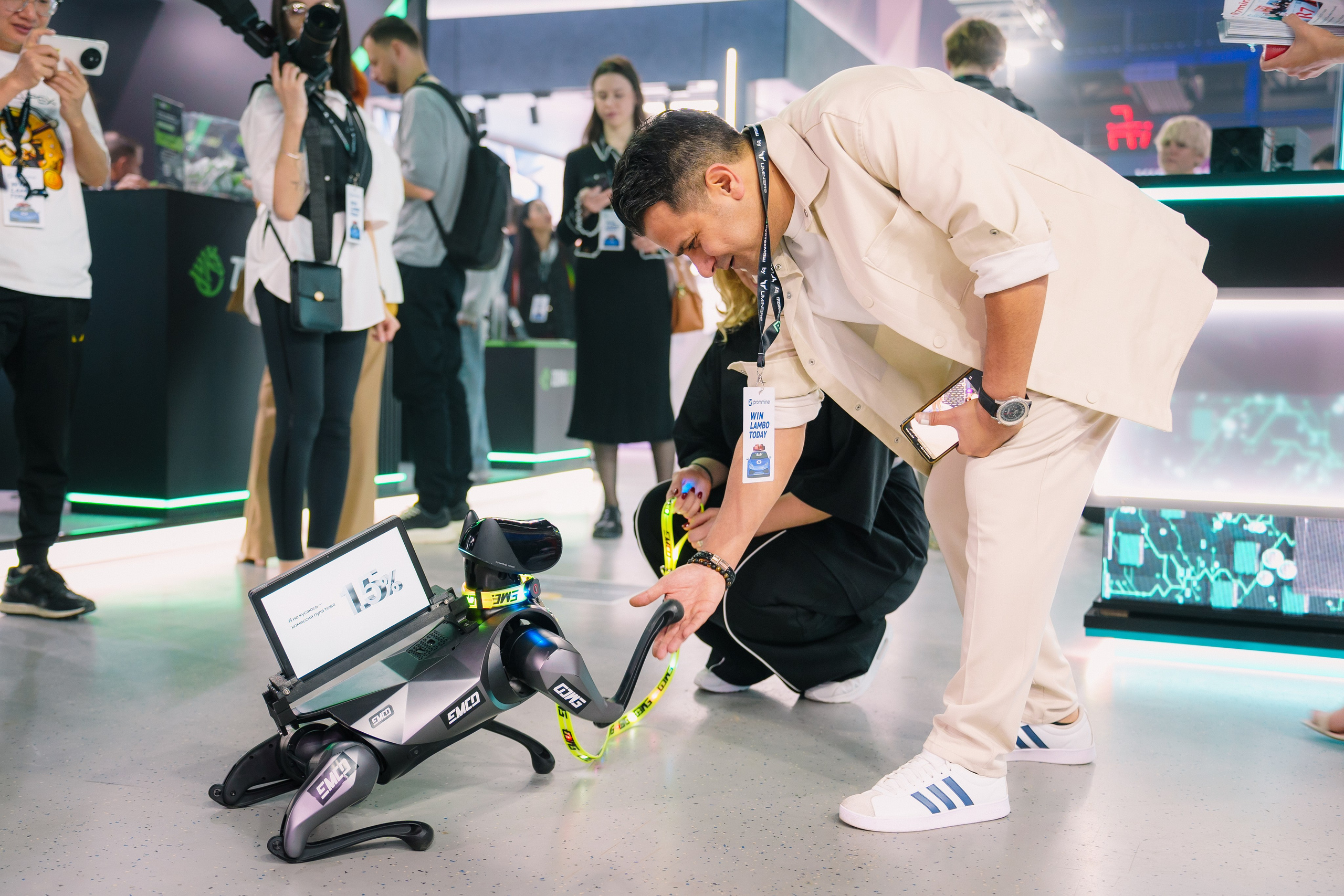 Blockchain Forum 2025. Ilya Foxy — автомобильный фотограф