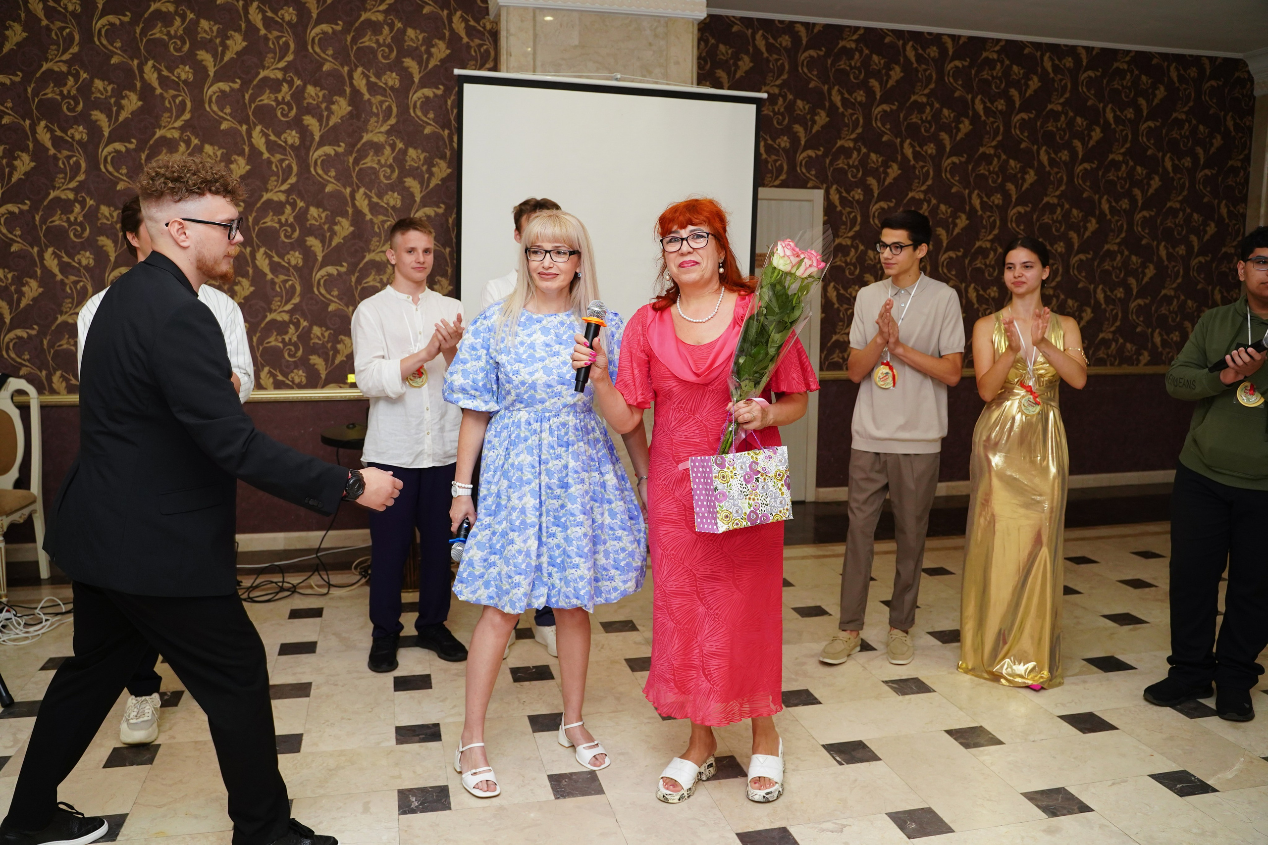 Ресторан- Выпускной 11 кл. MEMENTO.Выпускные альбомы, школьные, юбилейные и другие книги. Ростов-на-Дону