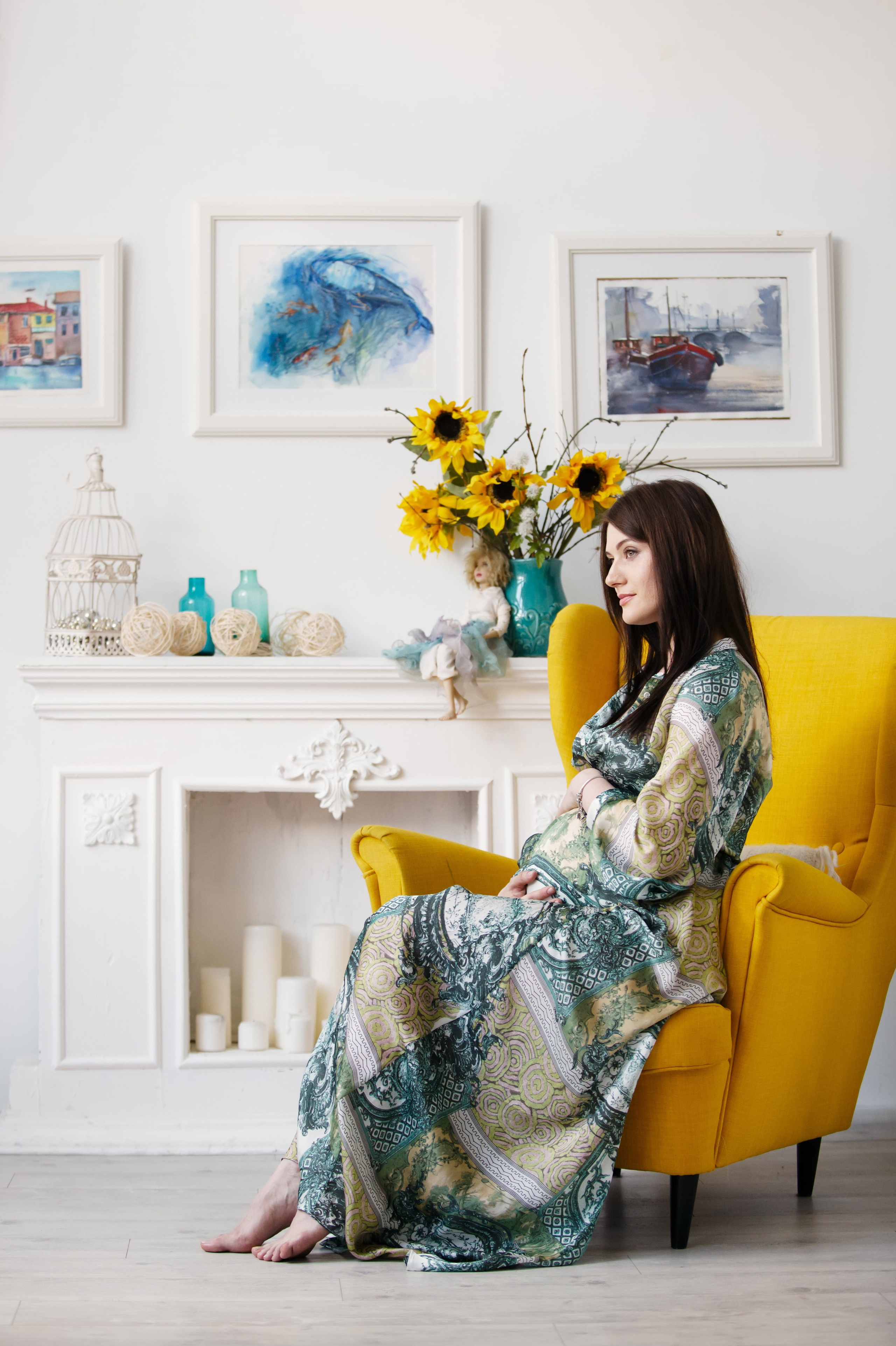 Съемка для двух беременных подруг в светлой студии. Фотографы в Москве Светлана Устинова и Сергей Грачев