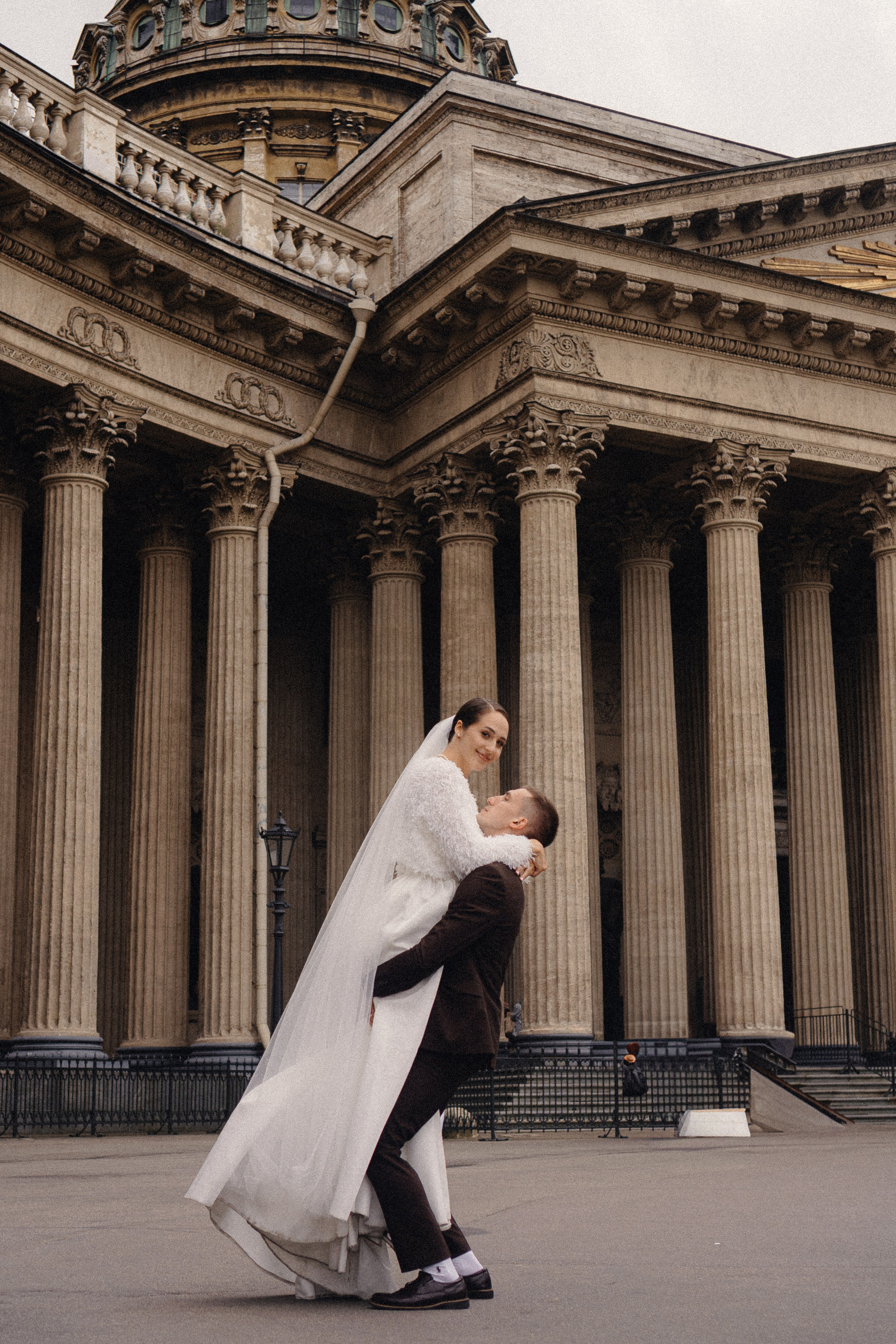 СВАДЕБНАЯ ПРОГУЛКА В САНТК-ПЕТЕРБУРГЕ (ИСАКИЕВСКИЙ СОБОР, ЗИМНЯЯ КАНАВКА, ЭРМИТАЖ И БОЛЬШАЯ МОРСКАЯ УЛИЦА). Профессиональный фотограф, Санкт-Петербург — Виктория Богомолова