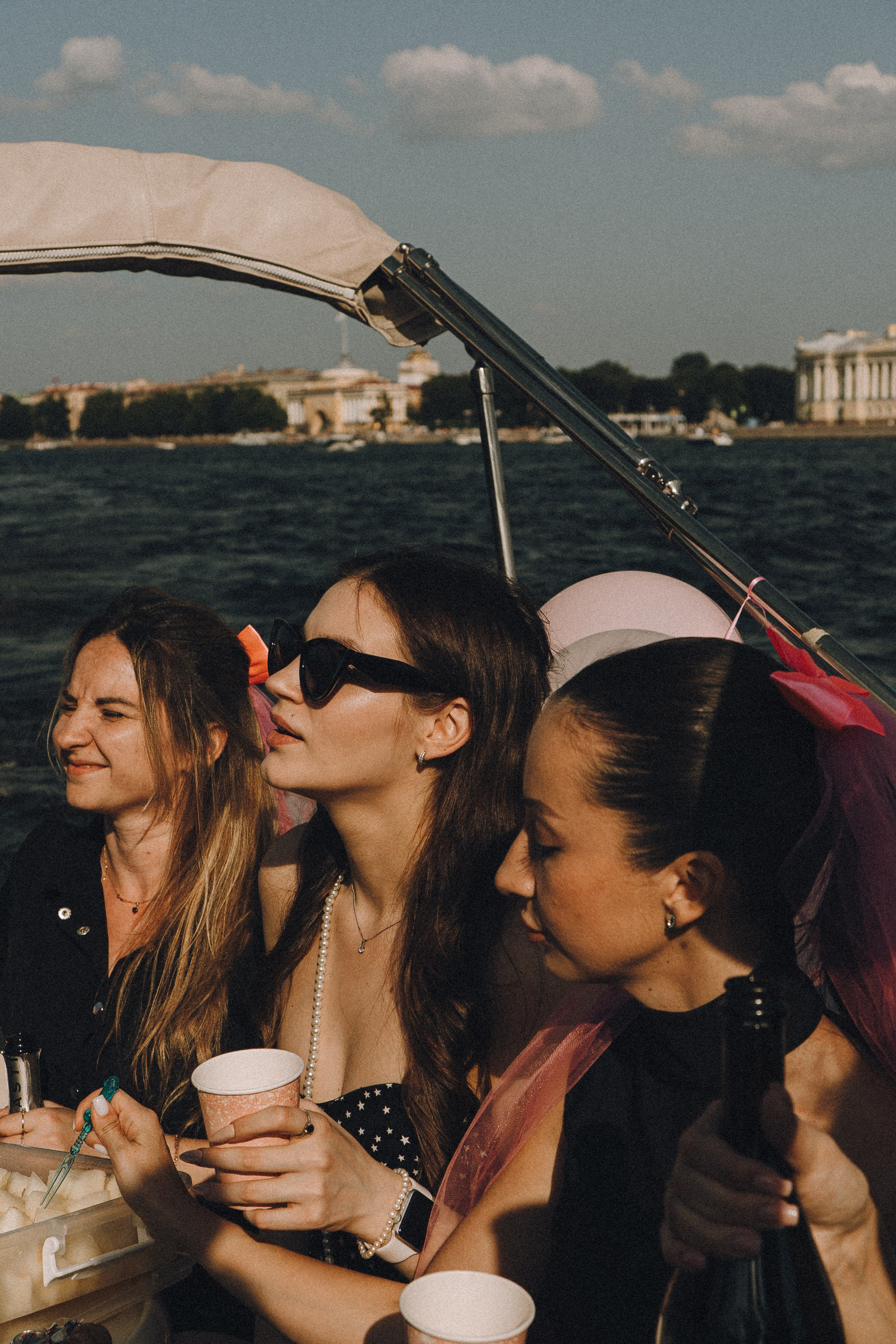 ДЕВИЧНИК НА КАТЕРЕ. Профессиональный фотограф, Санкт-Петербург — Виктория Богомолова