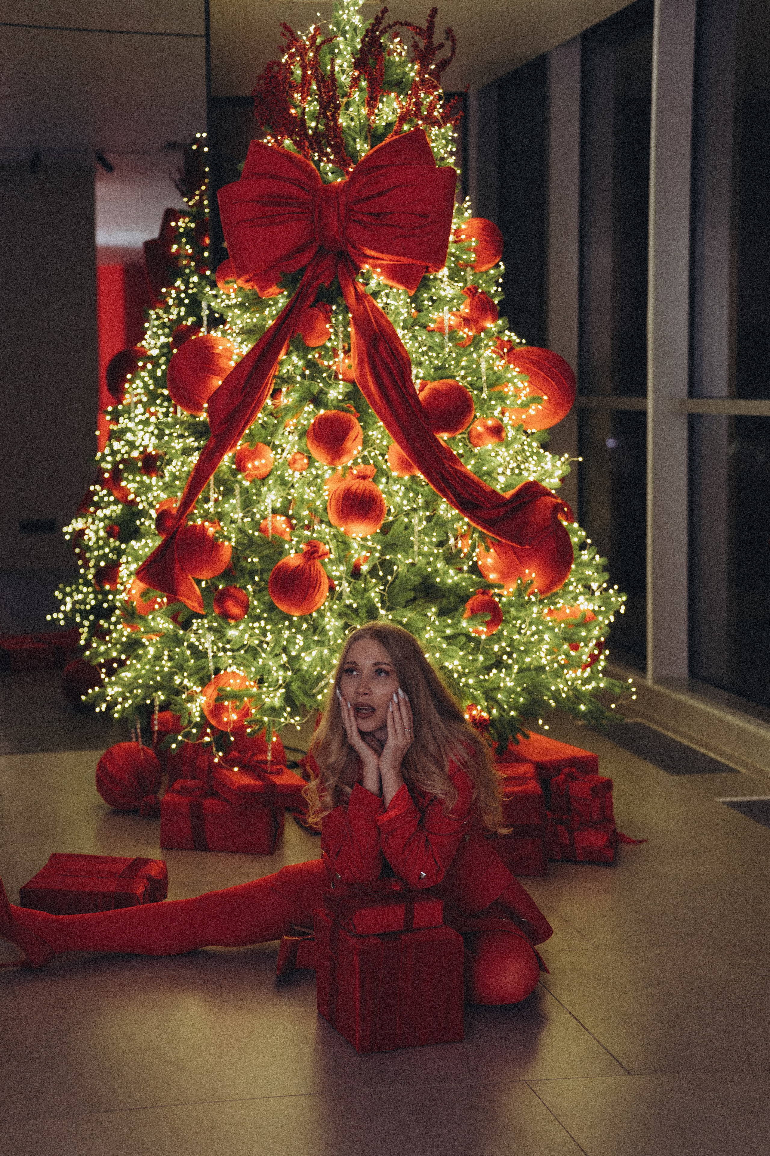 ФОТОСЕССИЯ К НОВОМУ ГОДУ В СТУДИИ С ЕЛОЧКОЙ КРАСИВЫЙ ОБРАЗ. Профессиональный фотограф, Санкт-Петербург — Виктория Богомолова