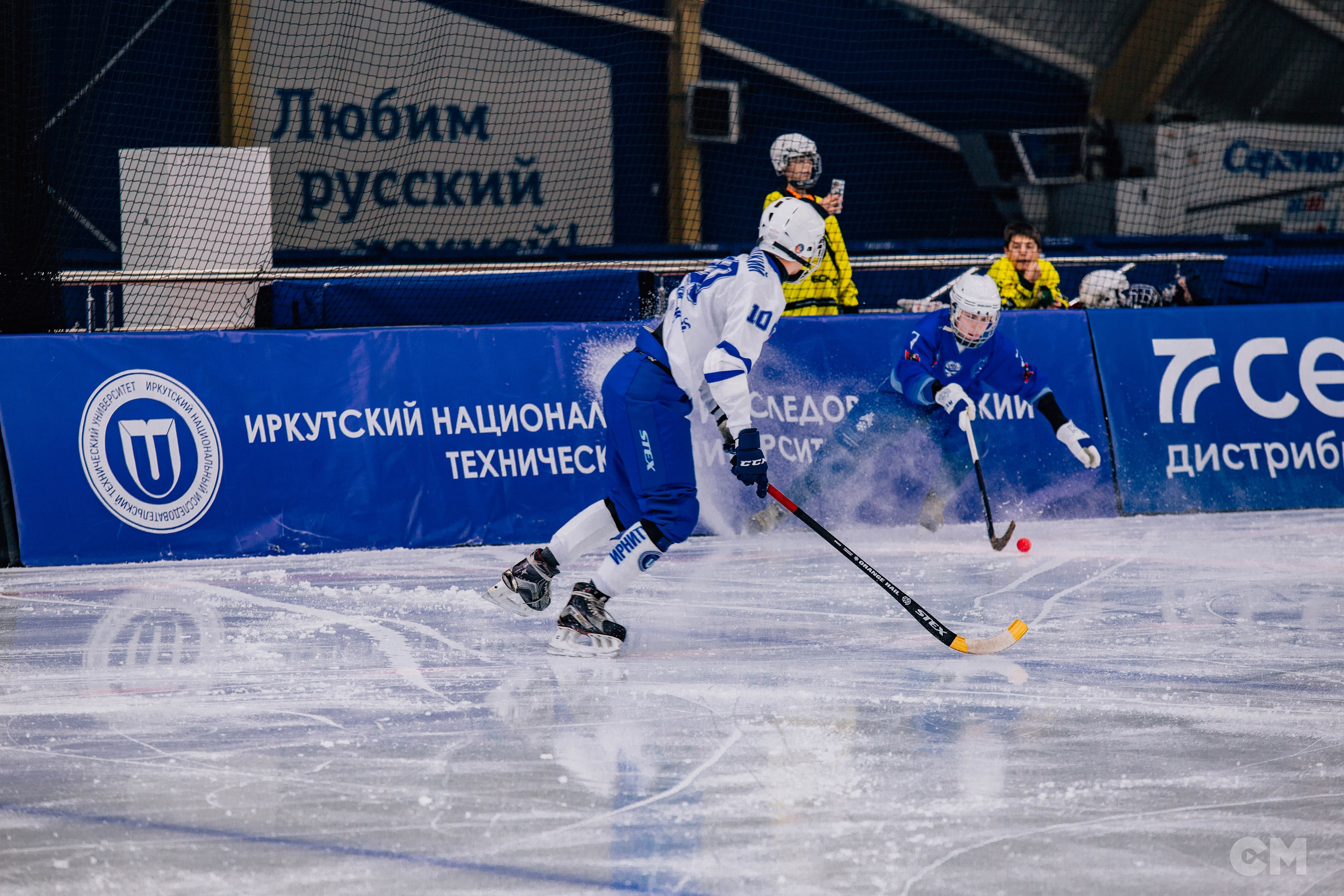Чемпионат Студенческой спортивной лиги. Ковалёв хоккея с мячом. Репортажный фотограф в Иркутске — Ярослав Ковалёв