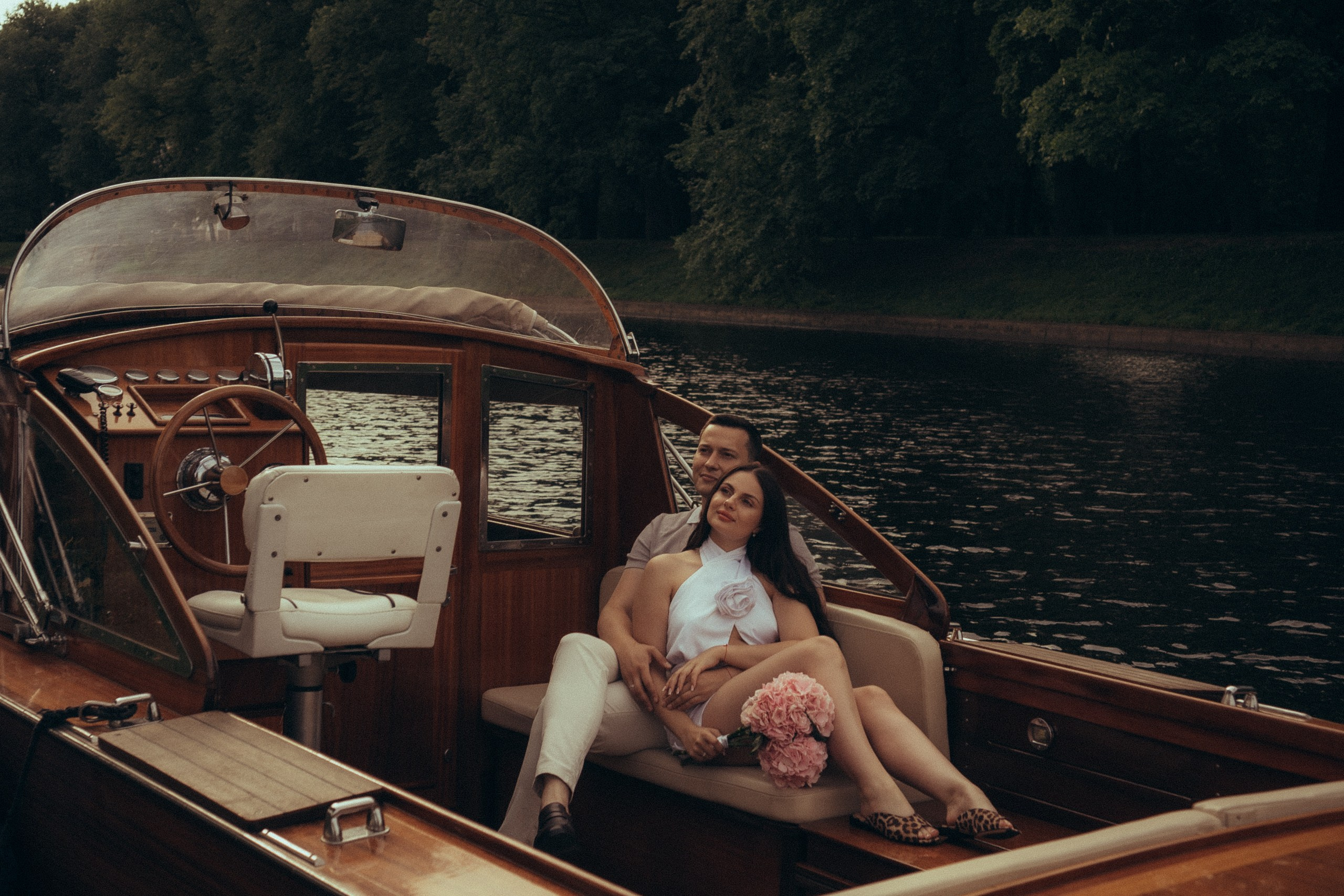 СВАДЕНБНАЯ СЬЕМКА НА КАТЕРЕ ПО КАНАЛАМ САНКТ-ПЕТЕРБУРГА И В АКВАТОРИИ НЕВЫ. Профессиональный фотограф, Санкт-Петербург — Виктория Богомолова