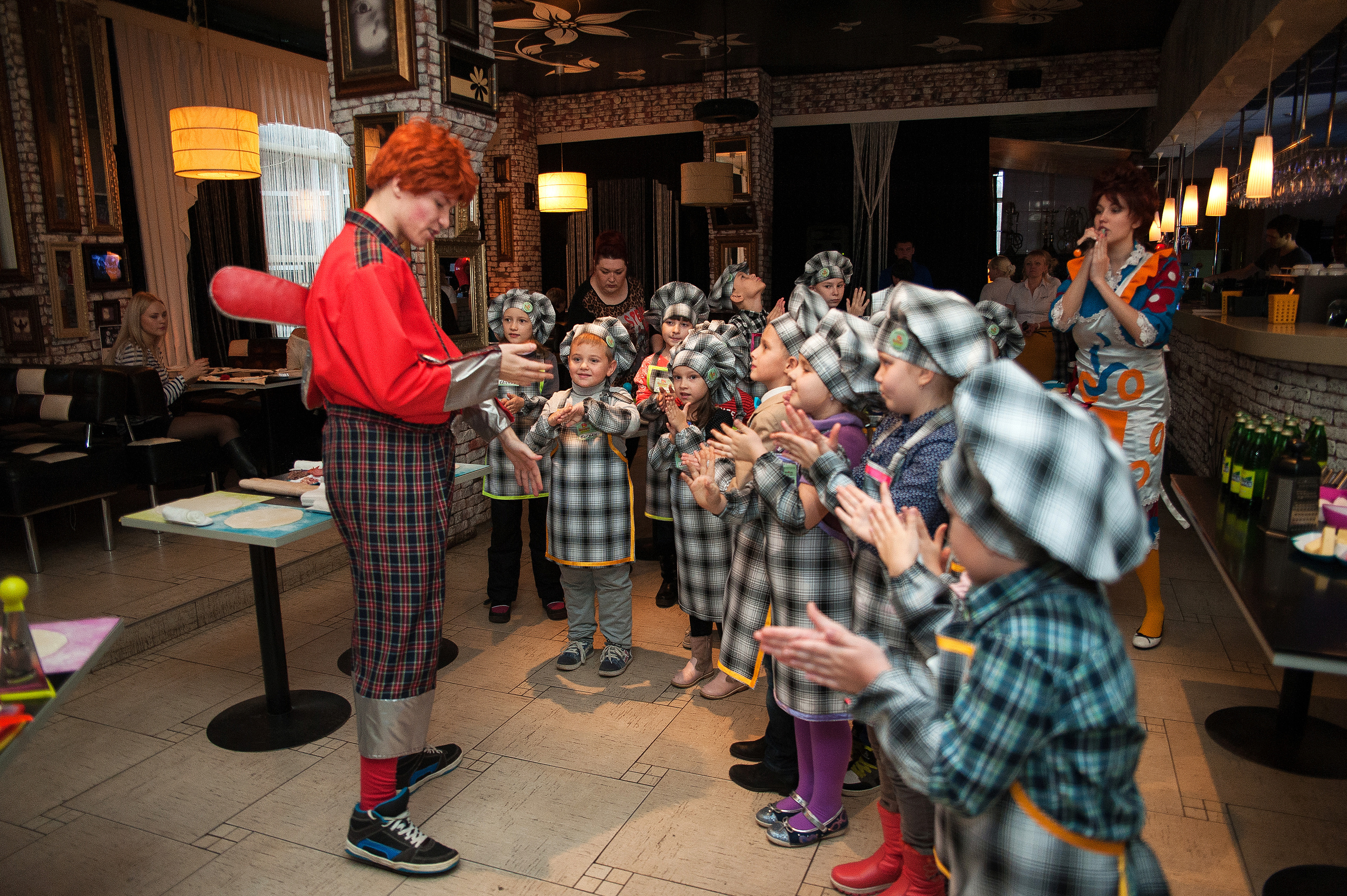 Печем пиццу с Фрекен Бок и Карлсоном)