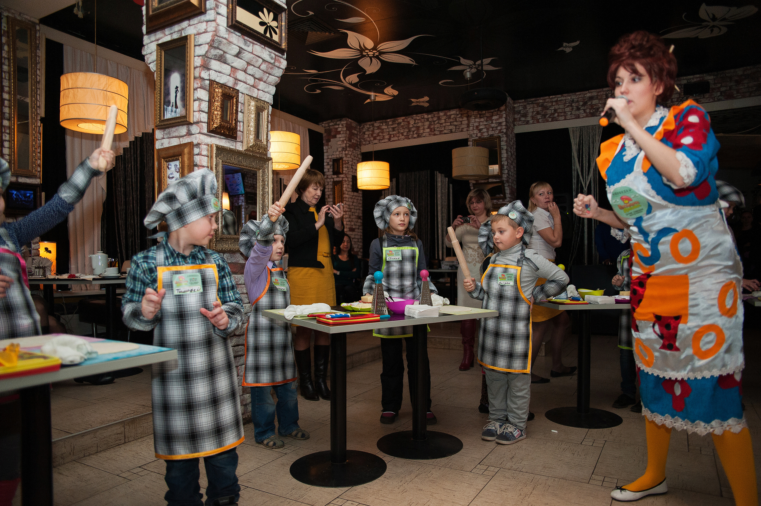 Печем пиццу с Фрекен Бок и Карлсоном)