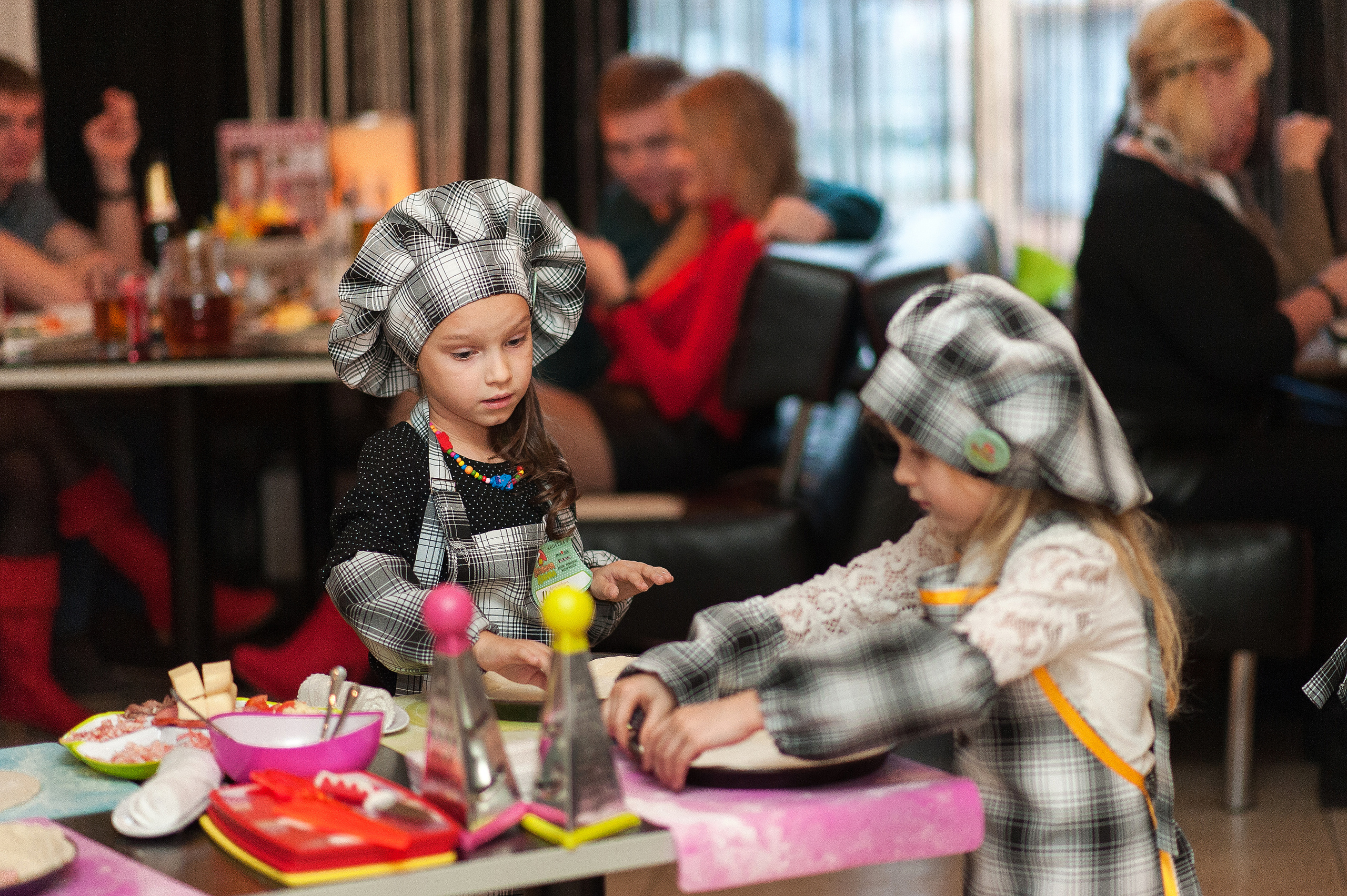 Печем пиццу с Фрекен Бок и Карлсоном)