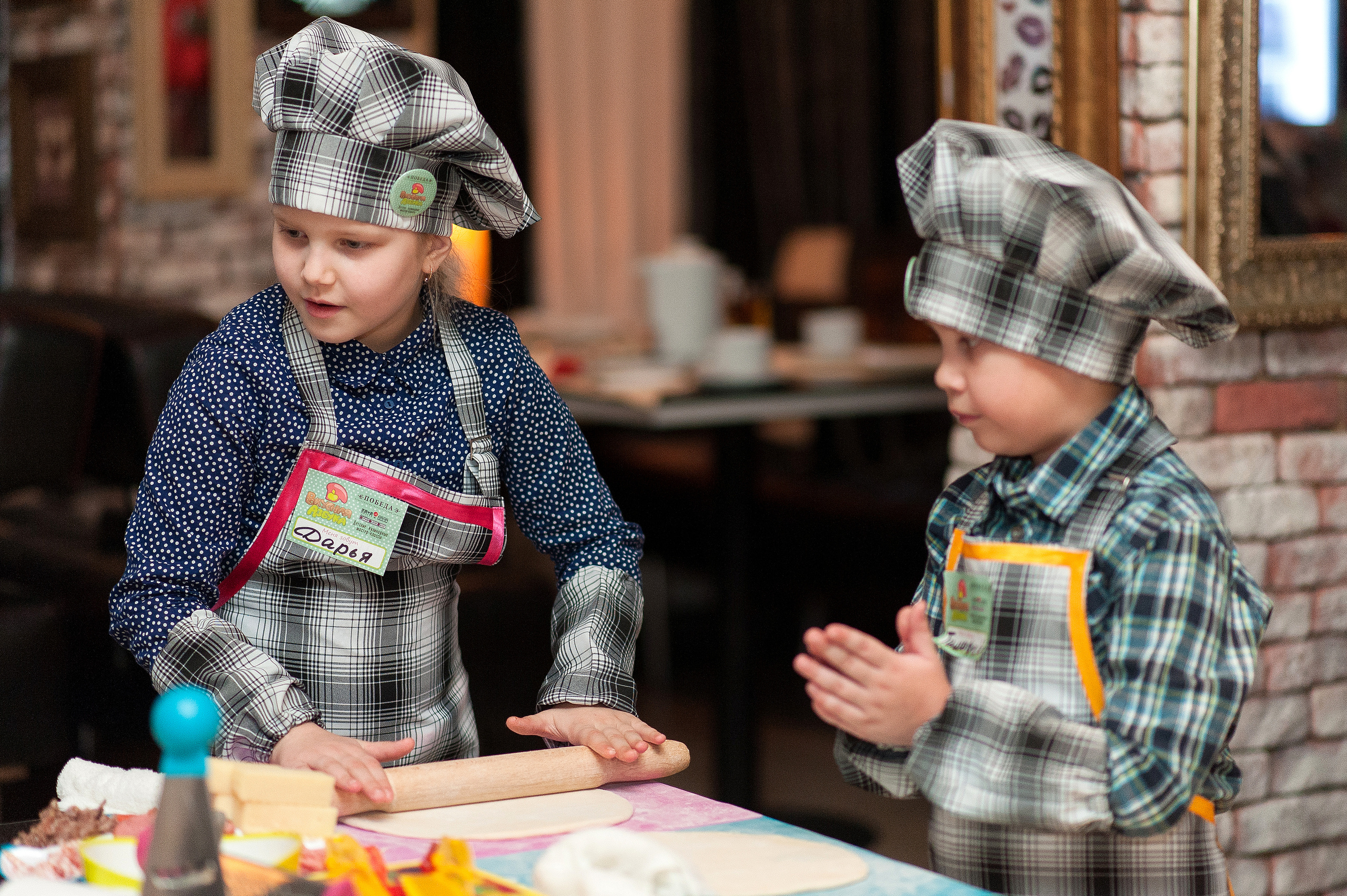 Печем пиццу с Фрекен Бок и Карлсоном)