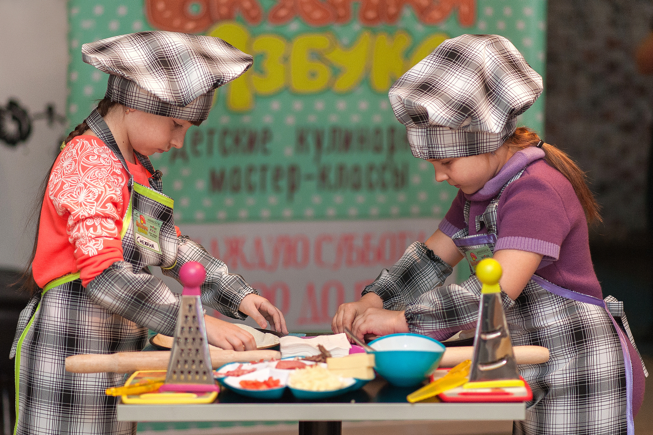 Печем пиццу с Фрекен Бок и Карлсоном)