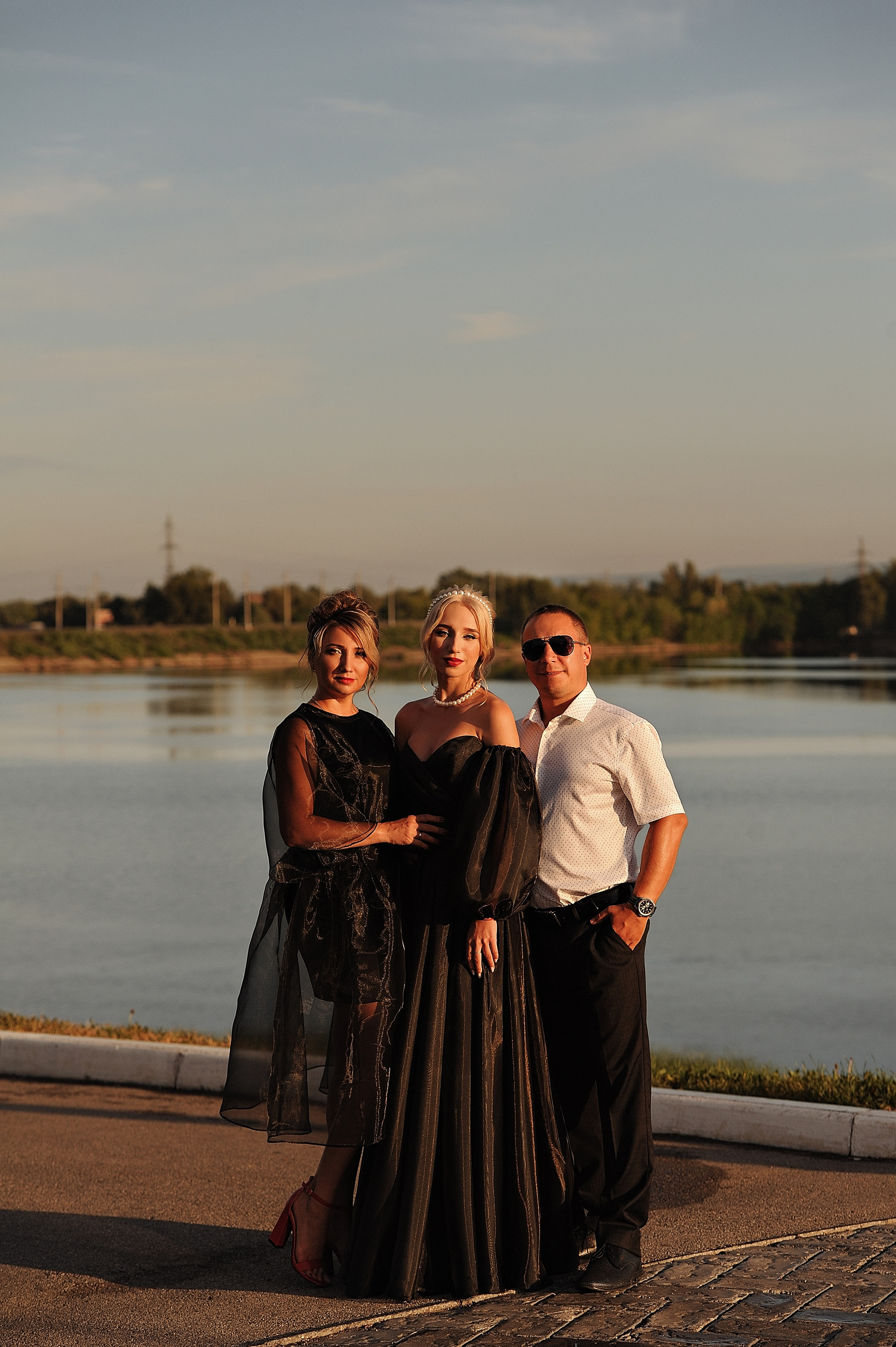 Выпускница, отличница и просто красавица Елизавета и ее родители. Свадебный и семейный фотограф в Самаре Головань Наталья