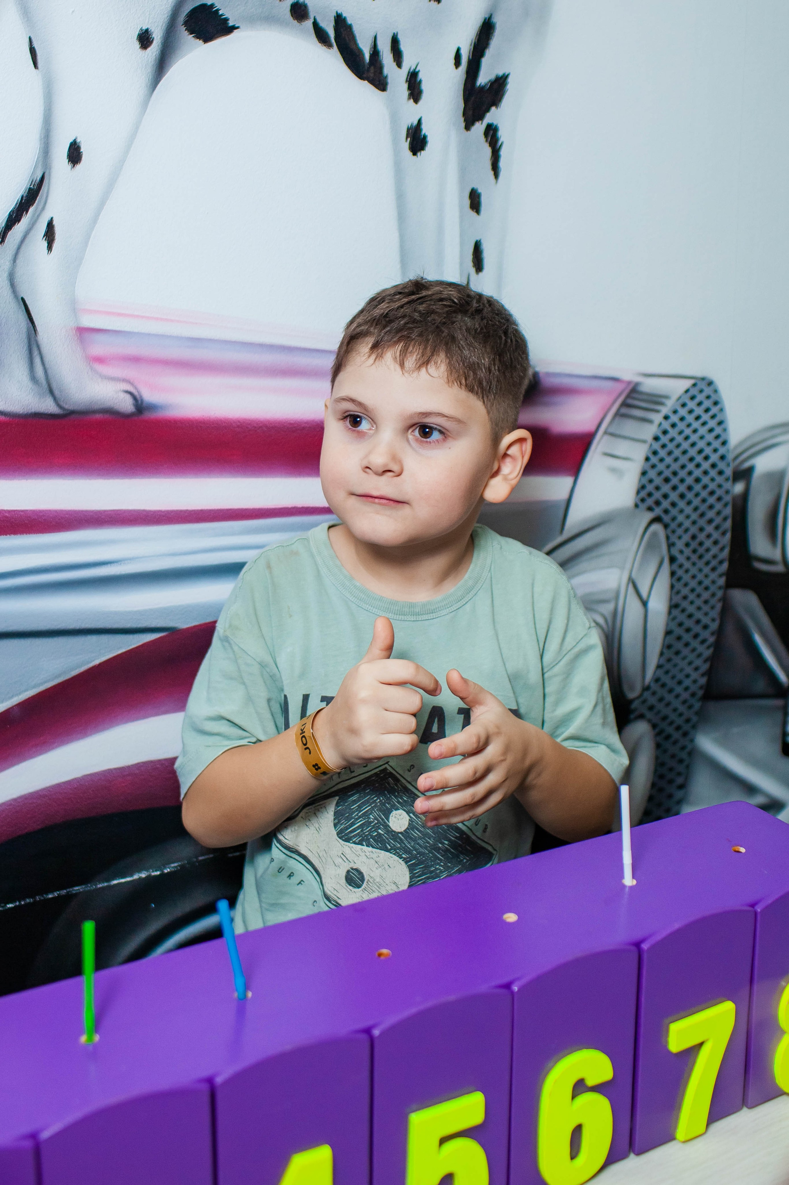 Неон Челендж День рождения Ярослава. Детский и семейный фотограф в Санкт-Петербурге Елизавета Сорокина