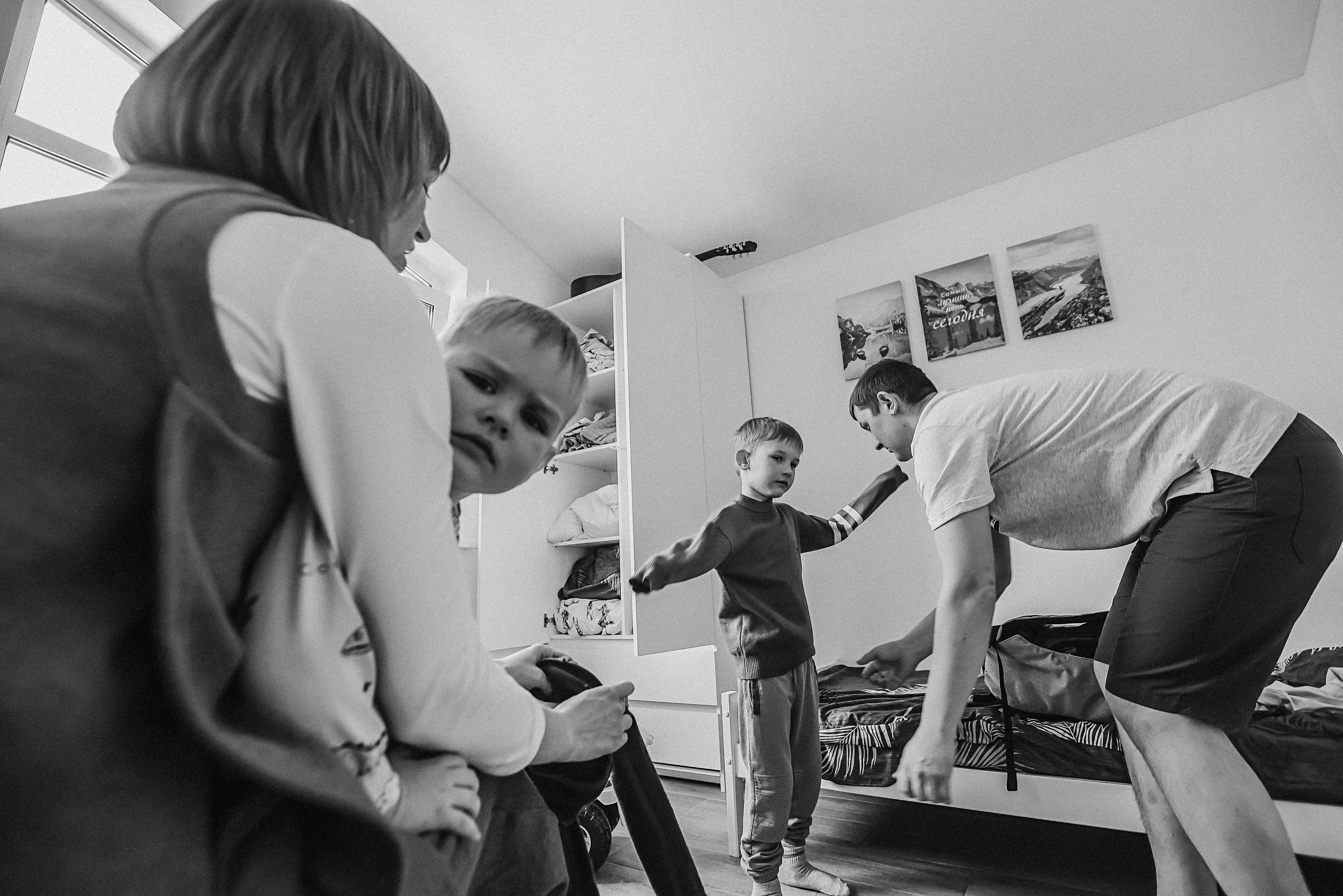Семейная в домике (репортаж). Семейный фотограф Тюмень, фотограф на роды Салмина Мария
