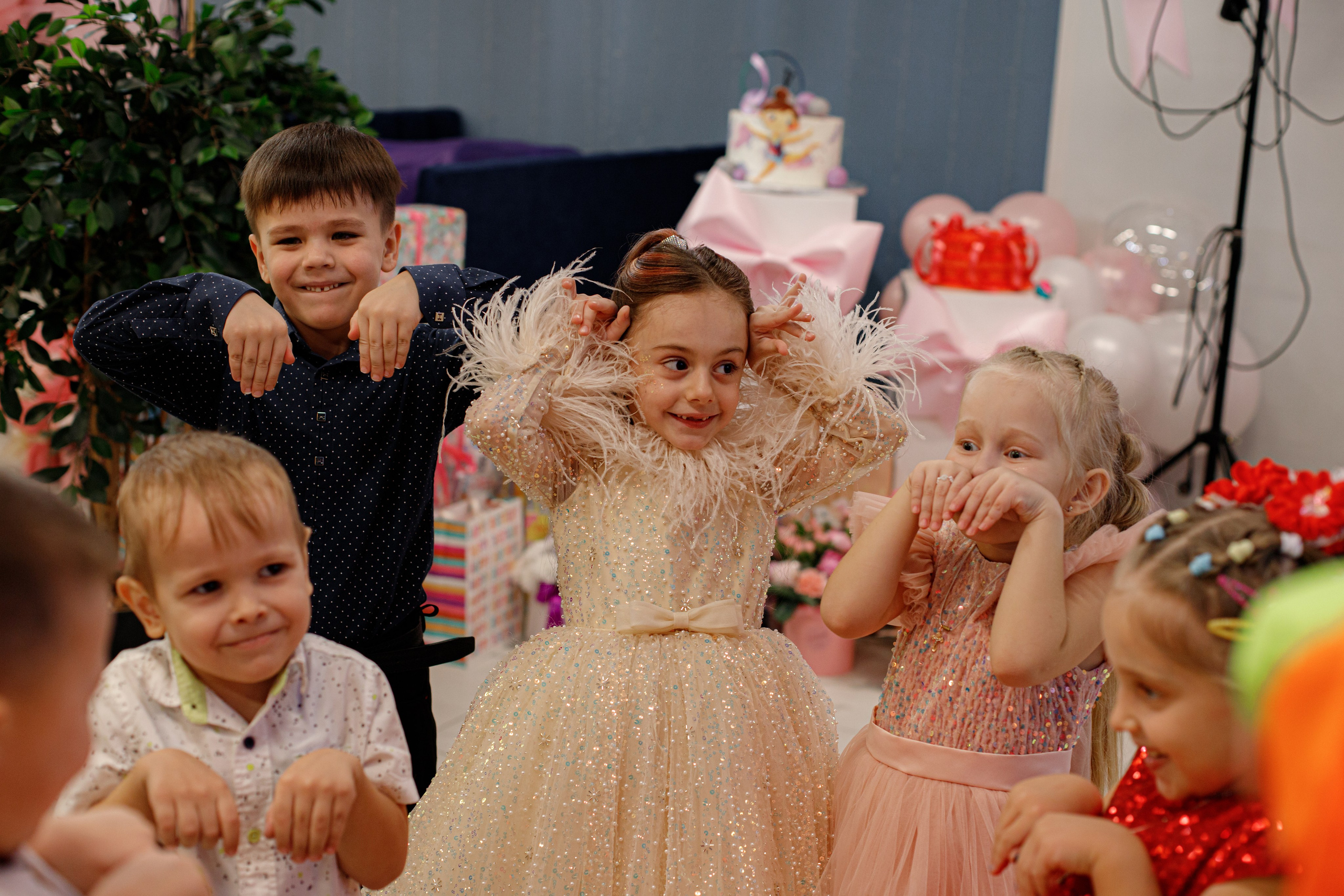 ASIA'S BIRTHDAY PARTY. Photokarish