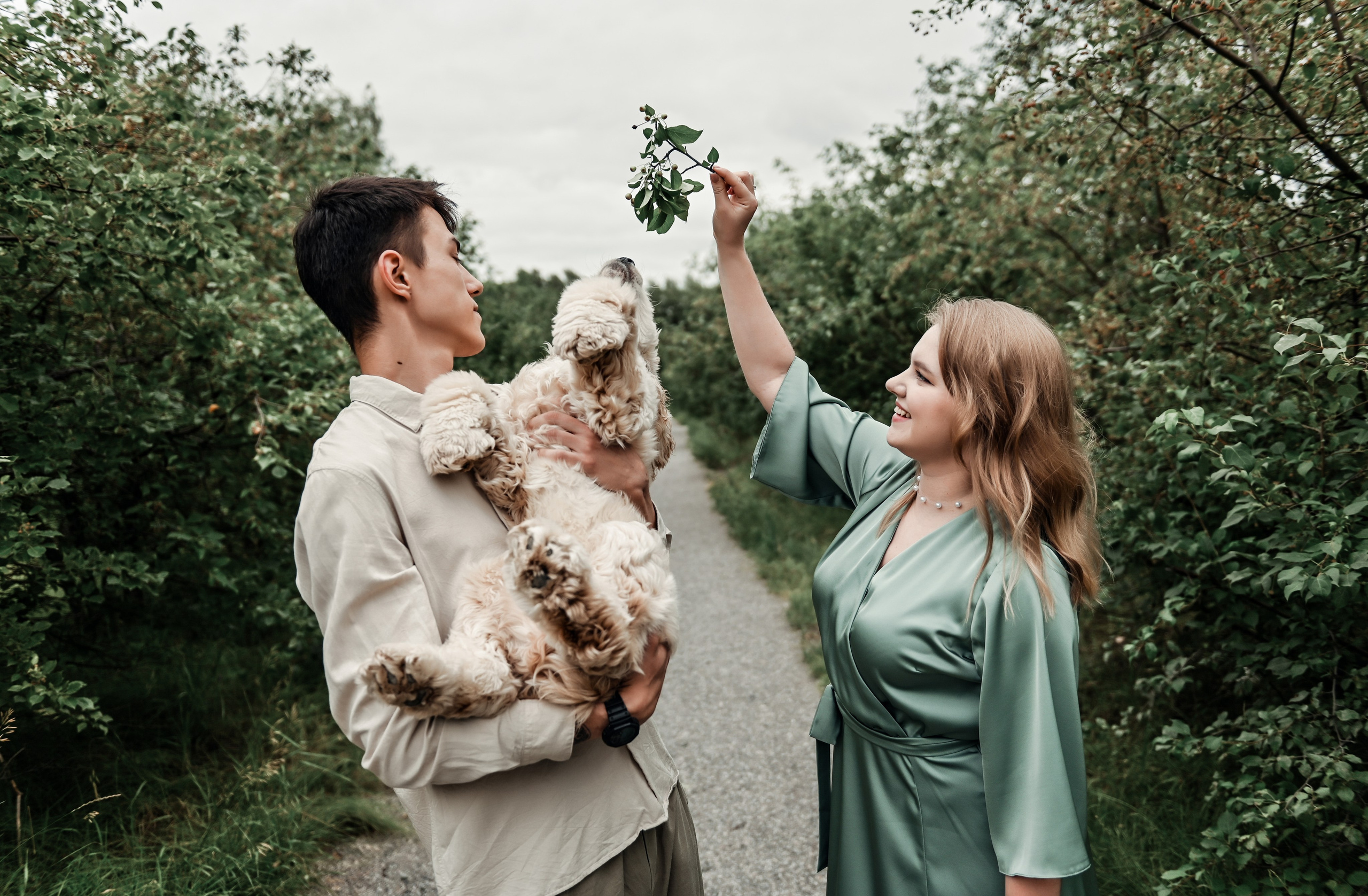 Love story прогулка вместе с песиком))). Свадебный, семейный, детский, контент фотограф в Омске Максим Ильин