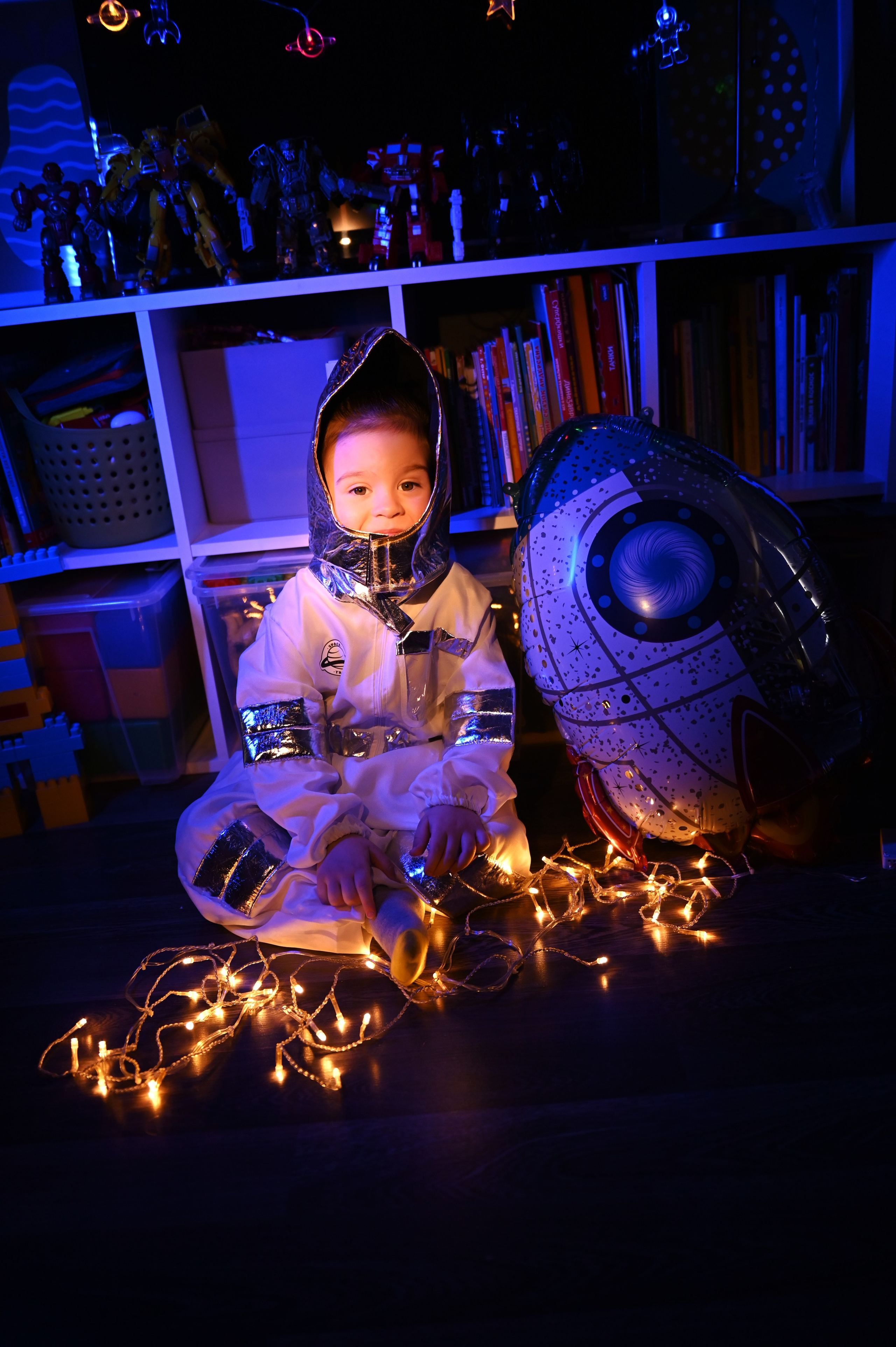 Детская на День космонавтики (домашняя). Свадебный, семейный, детский, контент фотограф в Омске Максим Ильин