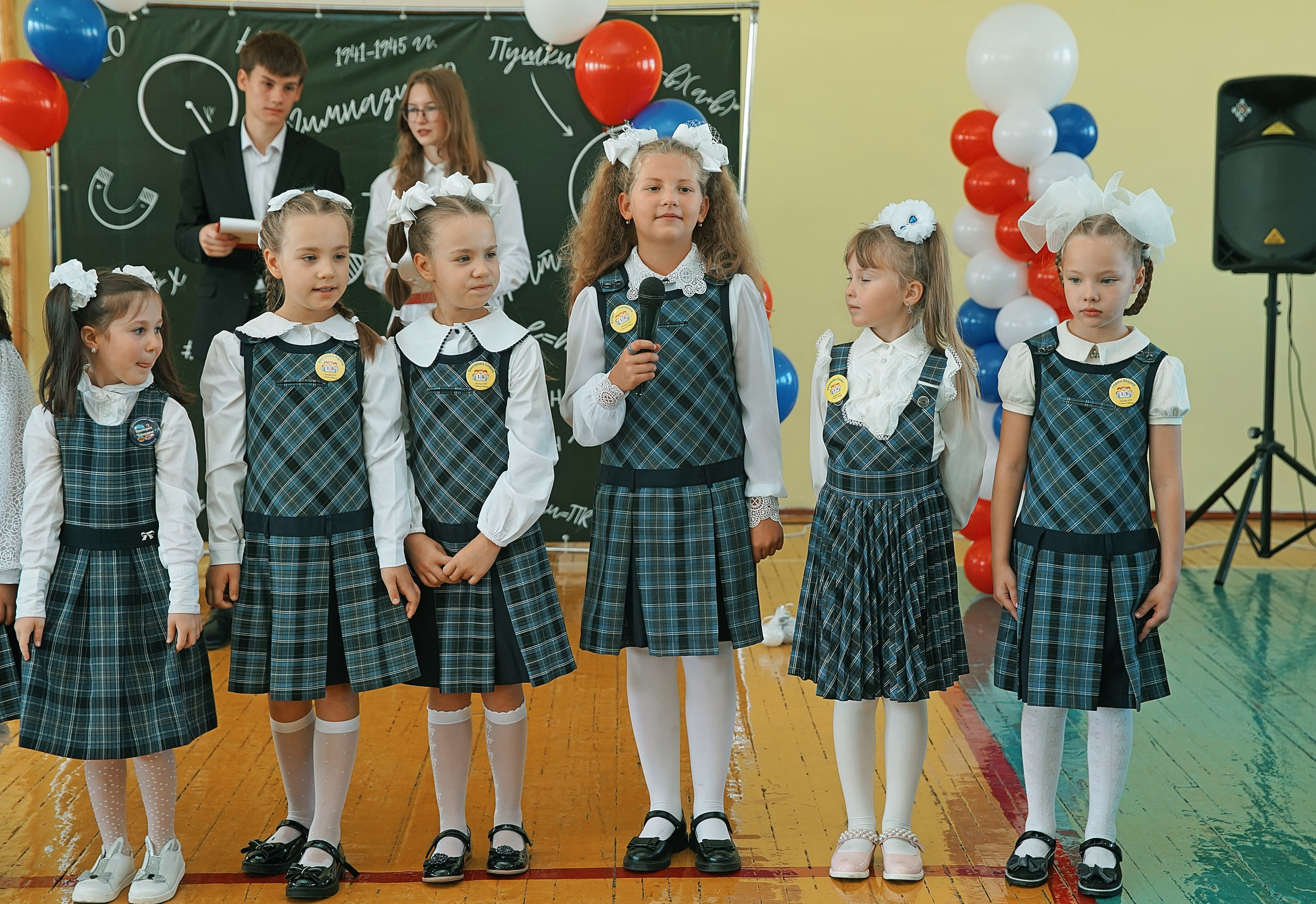 Первый класс линейка, в классе, портреты. Семейный и детский фотограф в Нижнем Новгороде