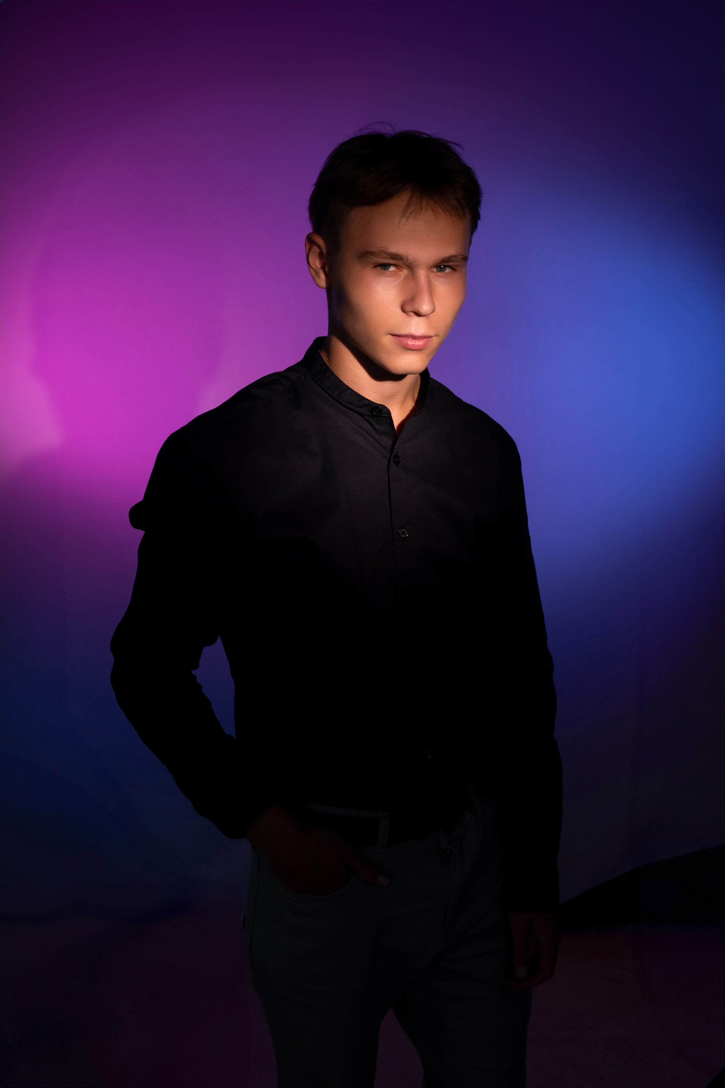 В школе, портреты с цветной подсветкой. Ольга Плаксина фотограф в Саратове