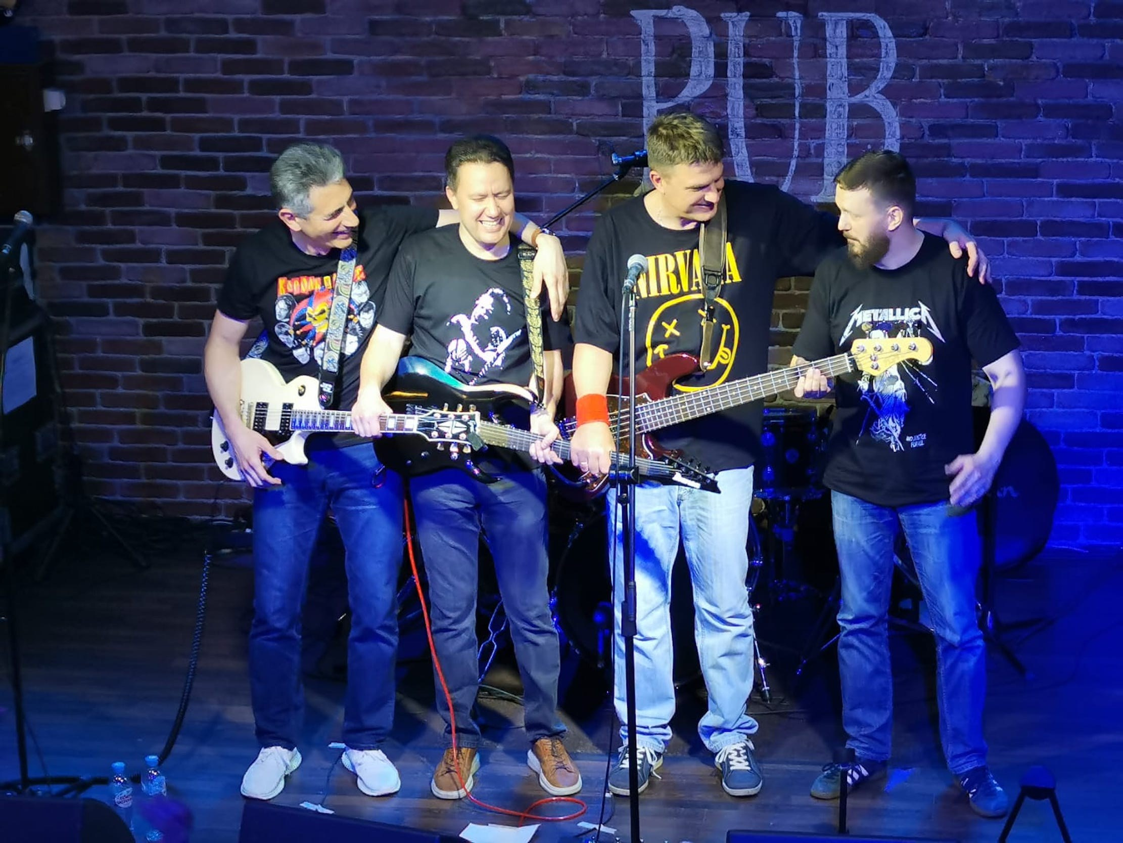 LifePub 29.03.2023. Московская кавер-группа BankBand