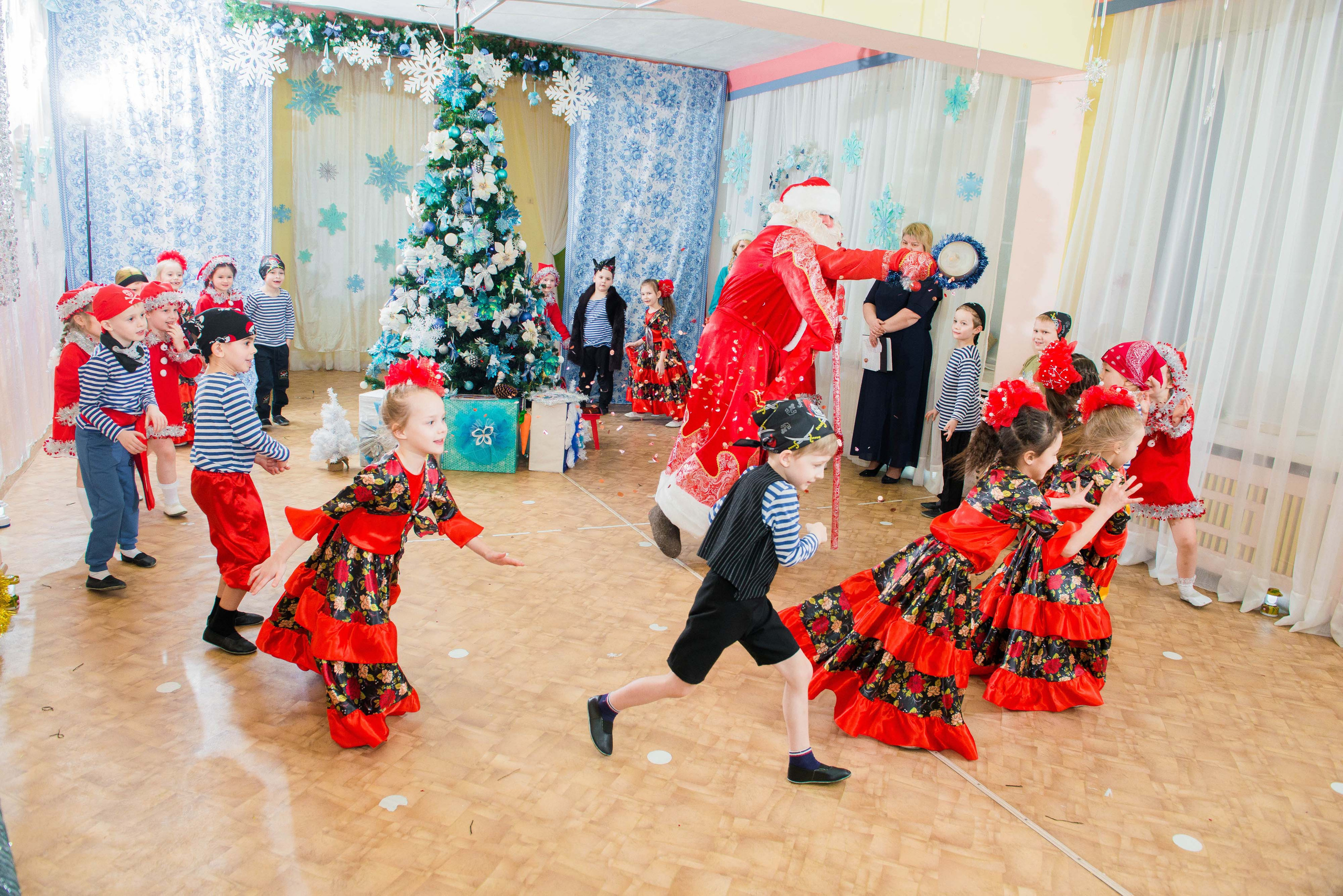 25.12.2019 д. с. № 5, Екатеринбург. Свадебный фотограф на Урале Виктор Соколов