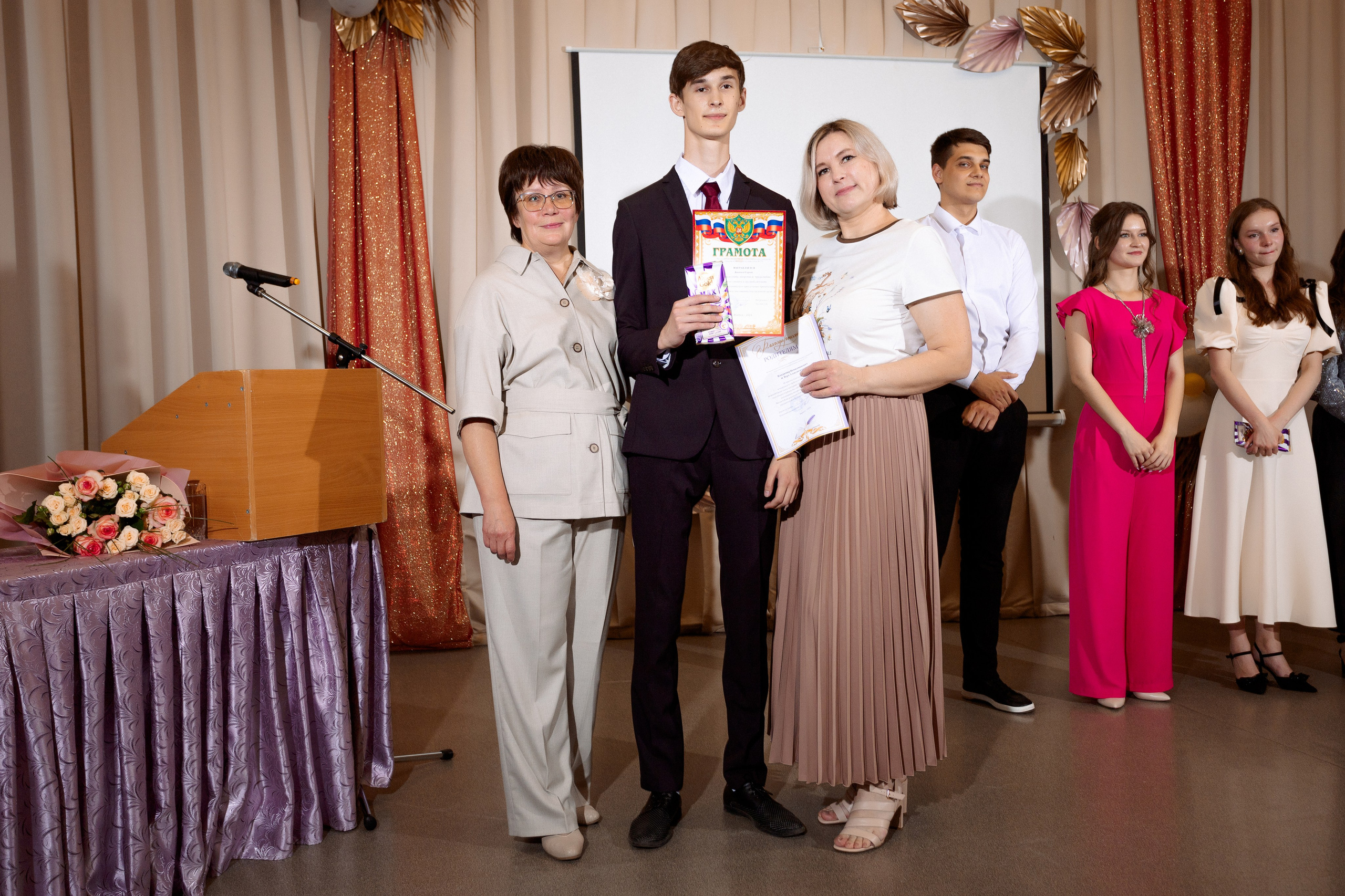 ВРУЧЕНИЕ АТТЕСТАТОВ: Пример. Все фото. Профессиональный фотограф в Ижевске Леша Петров