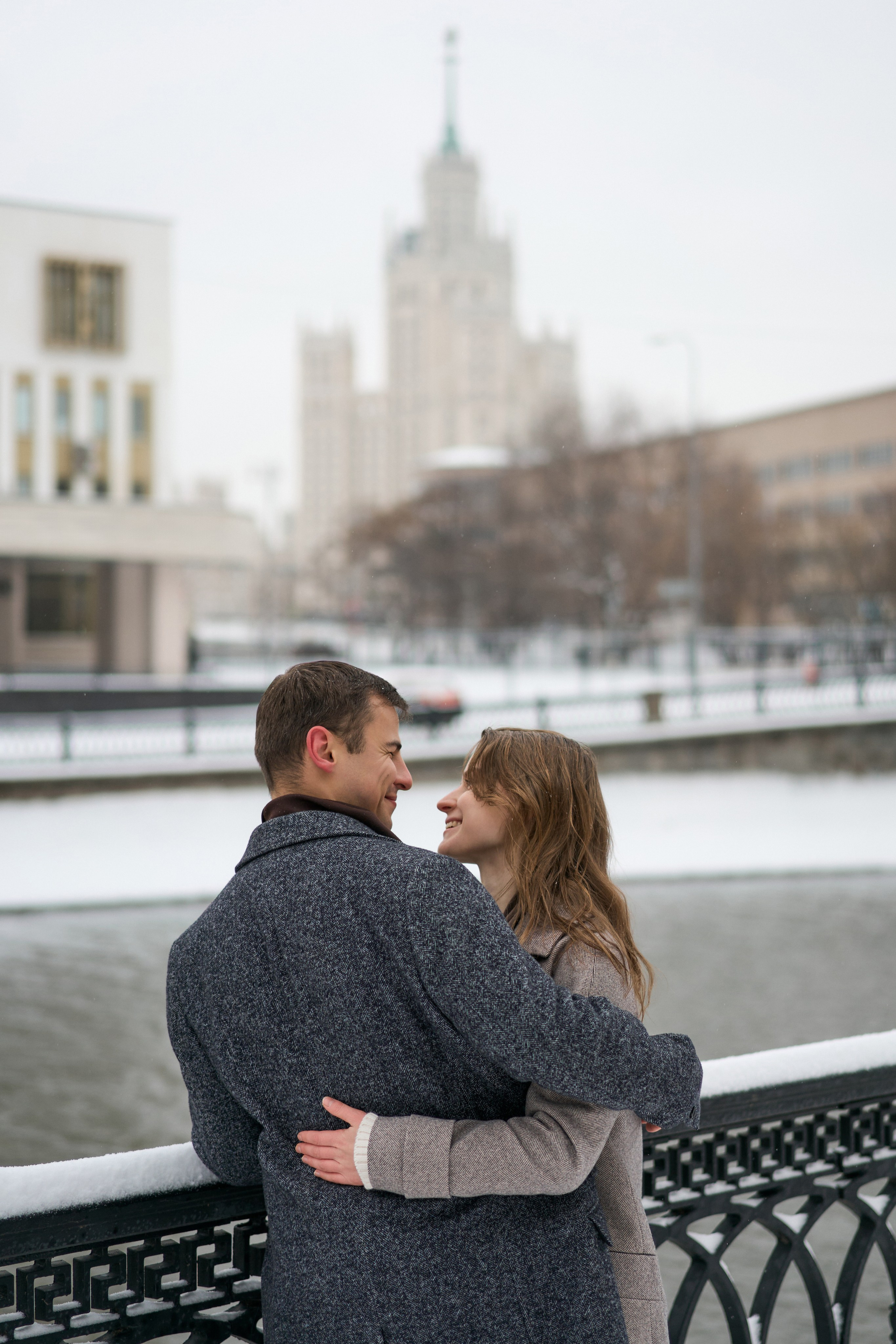 Любовь начинается с поцелуя. Minflo Photographer