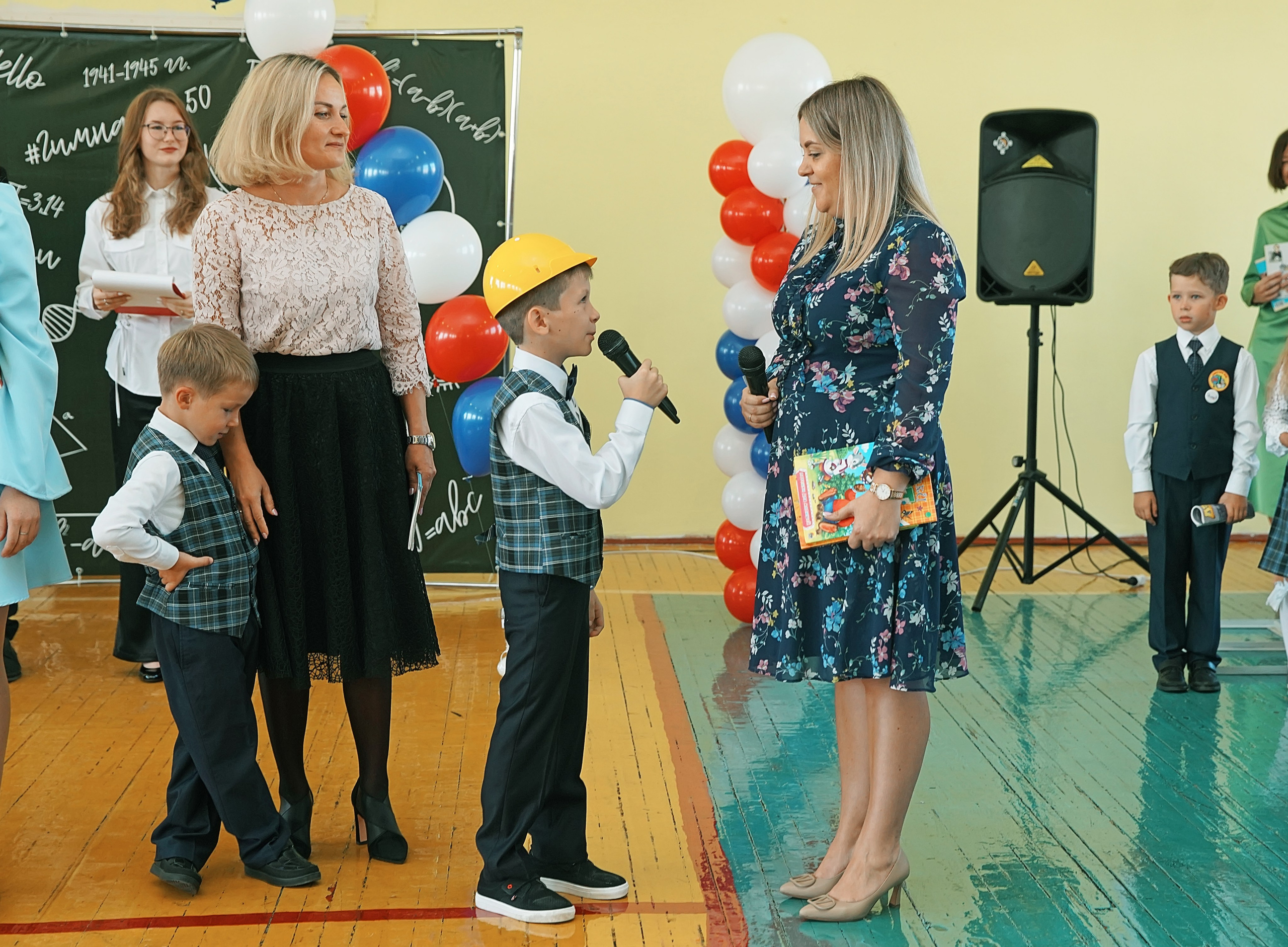 Первый класс линейка, в классе, портреты. Семейный и детский фотограф в Нижнем Новгороде